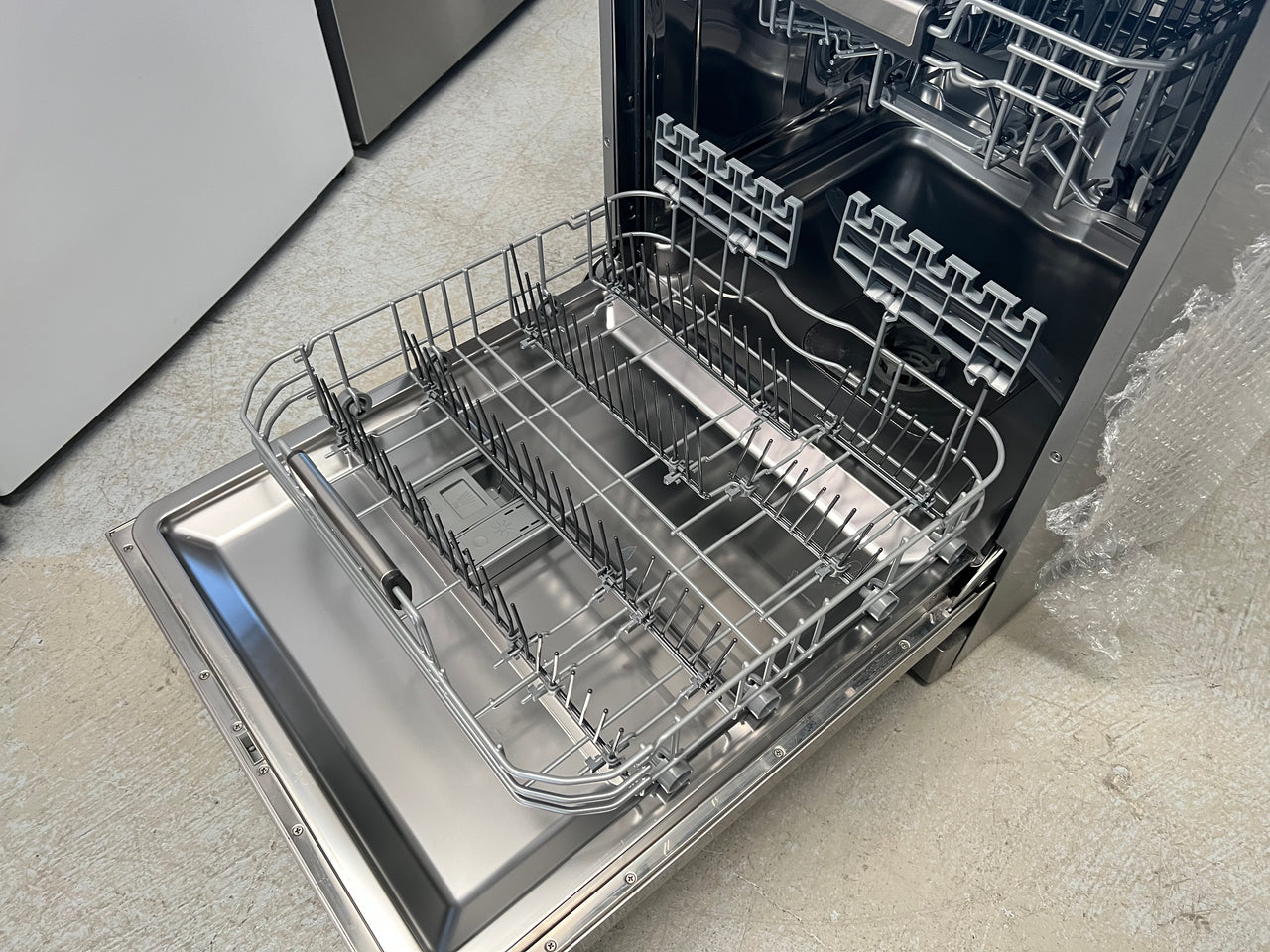Factory second Fisher & Paykel 60cm Stainless Steel 15 place setting Dishwasher DW60FC6X1 - Second Hand Appliances Geebung