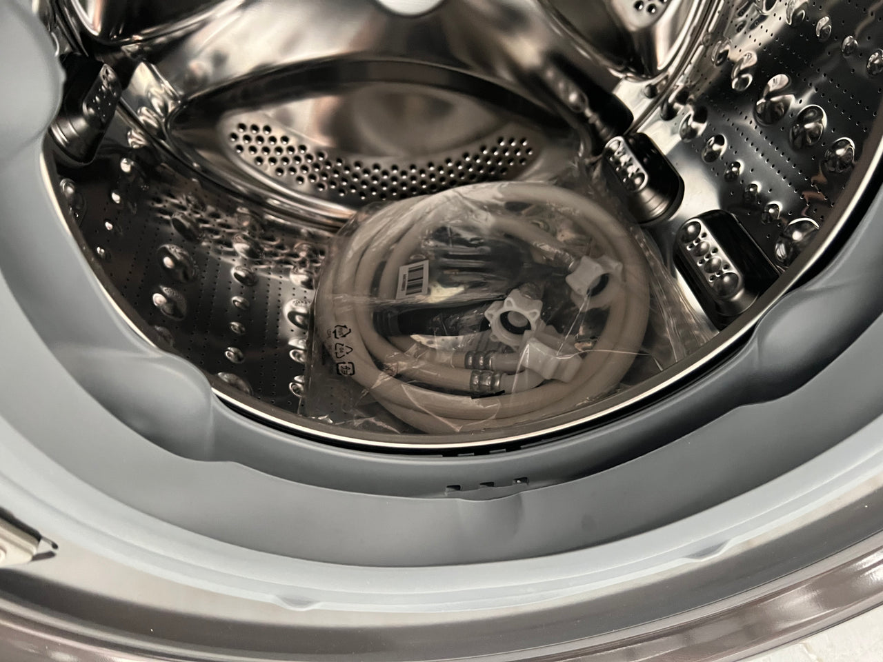 Factory second LG Series 9 / 10kg Front Load Washing Machine with Turbo