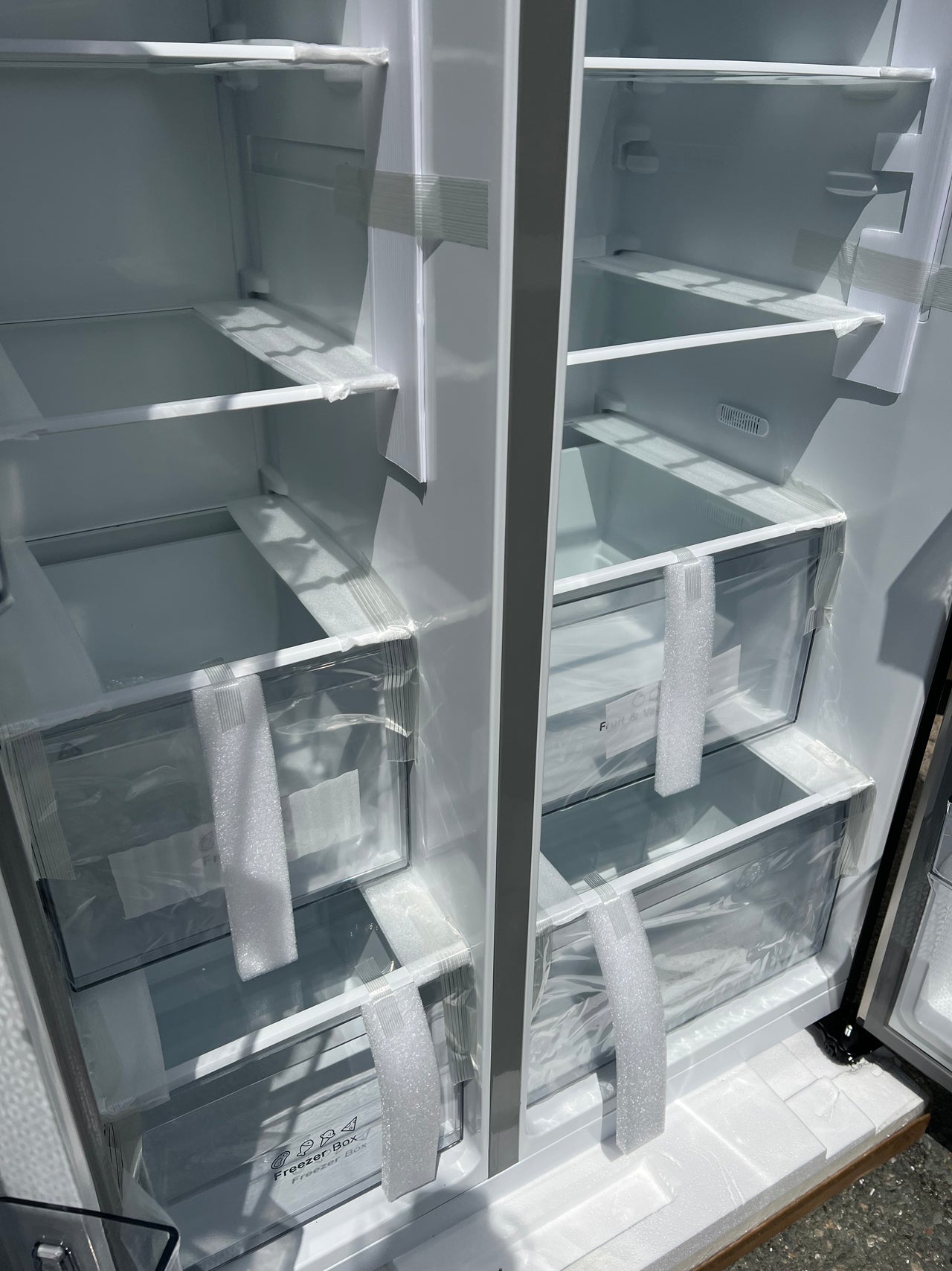 Carton damaged/Factory second Hisense 649L Side By Side Refrigerator HRSBS649SW - Second Hand Appliances Geebung