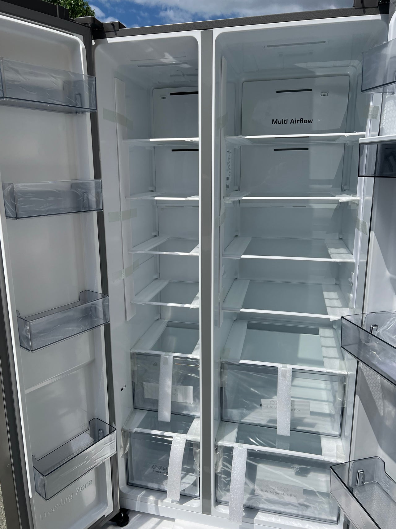 Carton damaged/Factory second Hisense 649L Side By Side Refrigerator HRSBS649SW - Second Hand Appliances Geebung