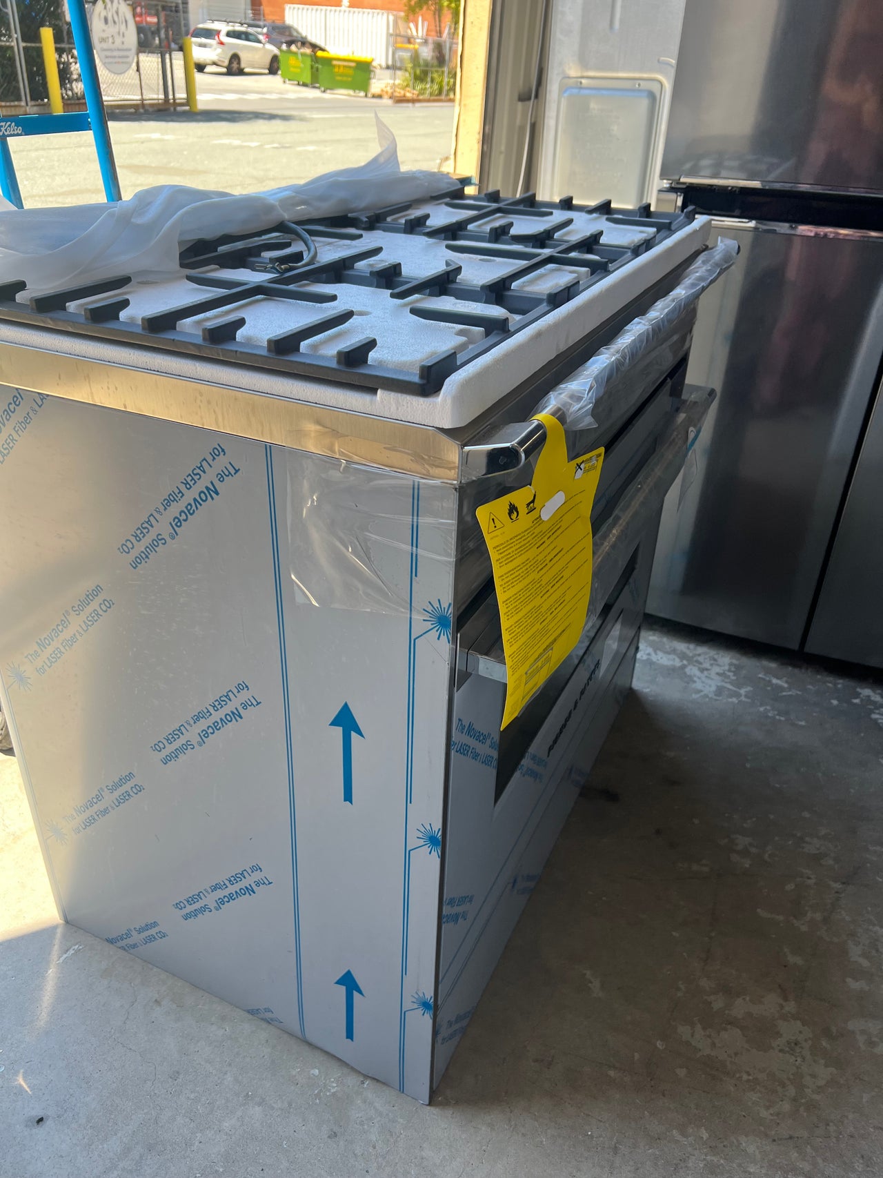 Fisher&Paykel 90cm freestanding duel fuel oven side 