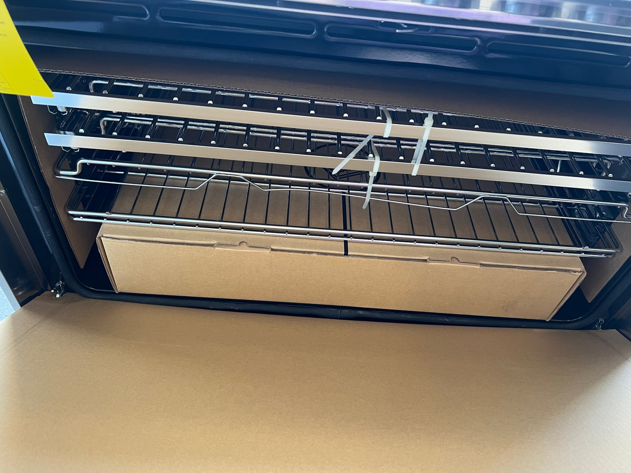 Fisher&Paykel 90cm freestanding duel fuel oven inside 