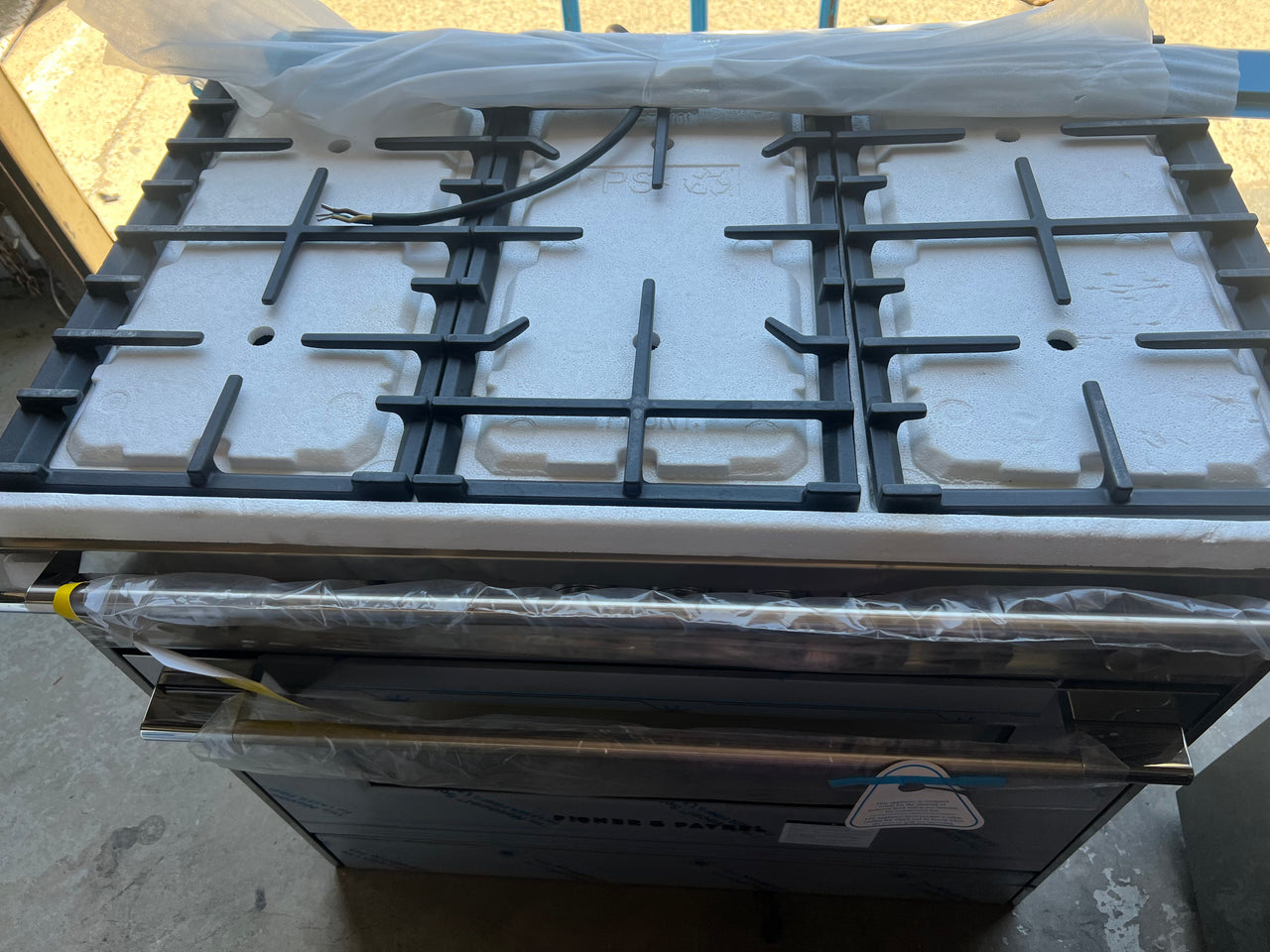 Carton damaged Fisher&Paykel 90cm Classic Style Freestanding Dual Fuel Oven/Stove OR90SCG6X1 - Second Hand Appliances Geebung