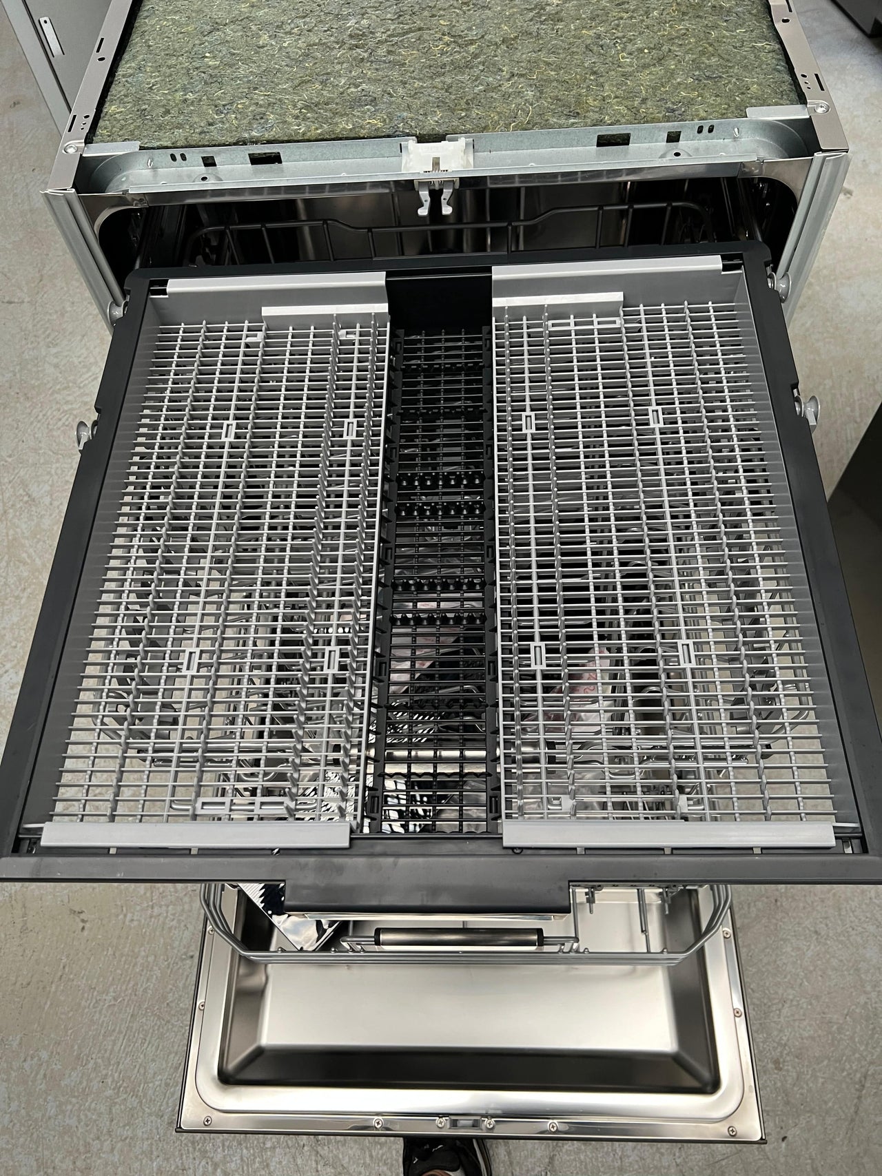 Factory second Fisher & Paykel Under Bench Dishwasher Black steel