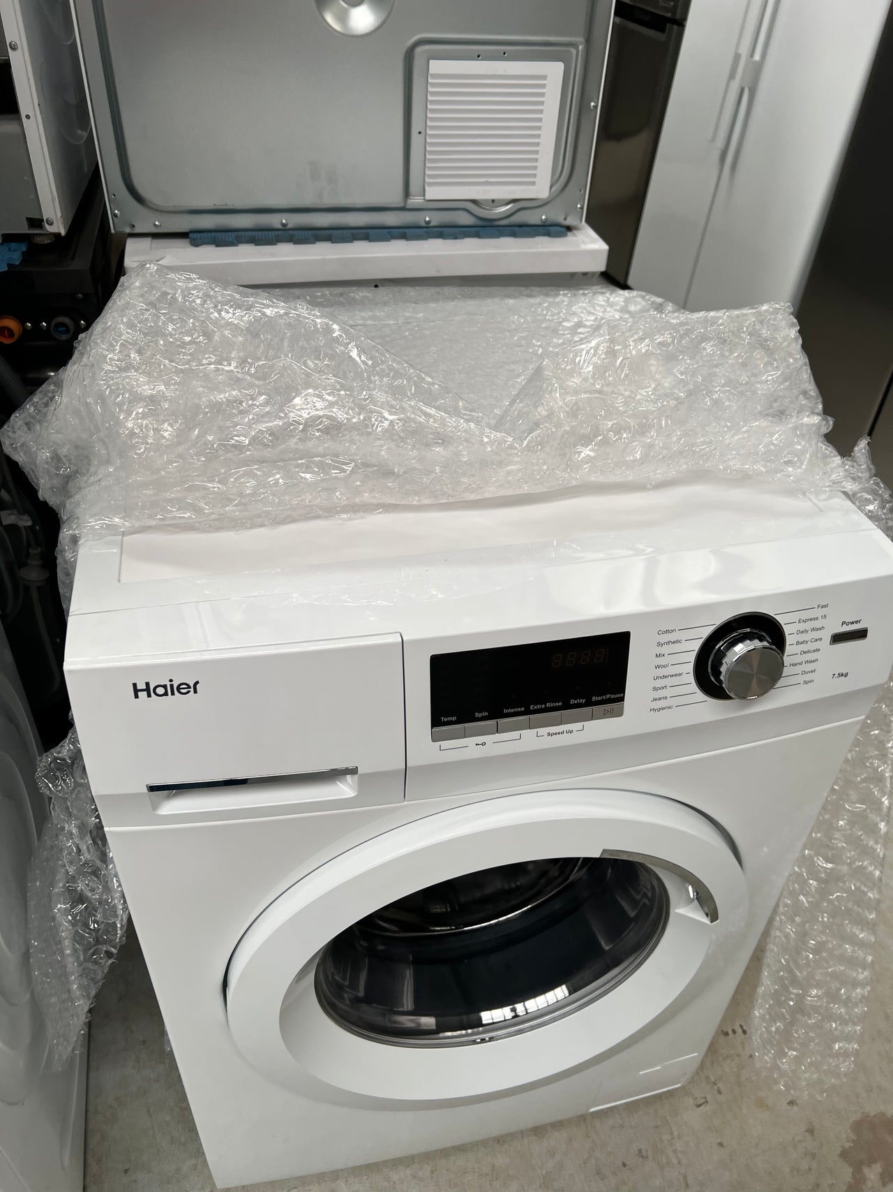 Factory second Haier HWF75AW1 7.5 kg Front Load Washing Machine - Second Hand Appliances Geebung