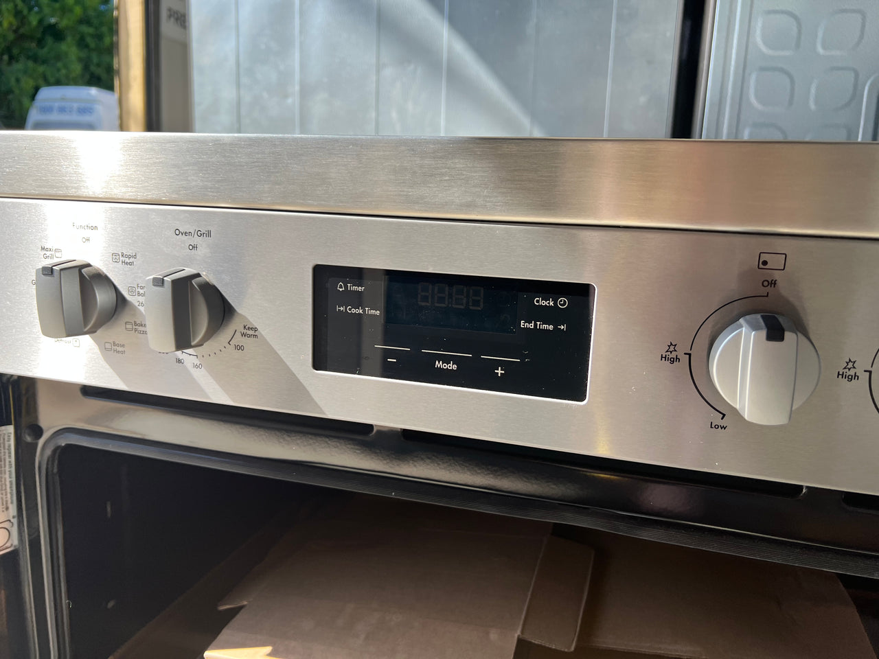 Transportation damaged Westinghouse WFE914SB 90cm Freestanding Dual