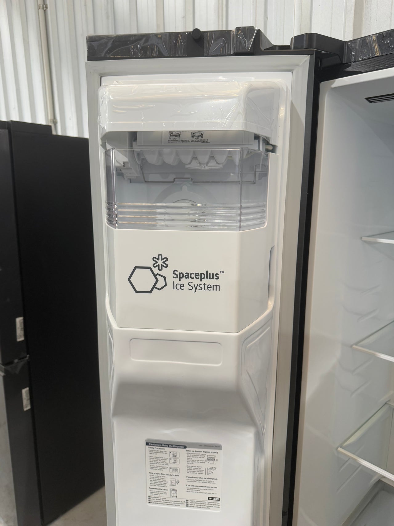 Factory Second LG GS-L635MBL 635-liter side-by-side refrigerator - Second Hand Appliances Geebung