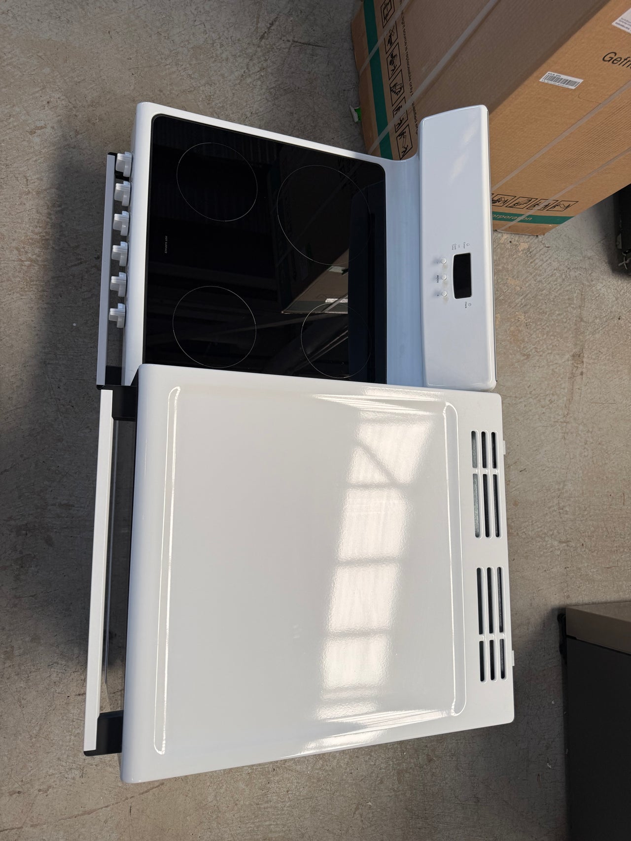 Factory Second Westinghouse 110cm Elevated Electric Freestanding Cooker – White (WDE143WCB-R) - Second Hand Appliances Geebung