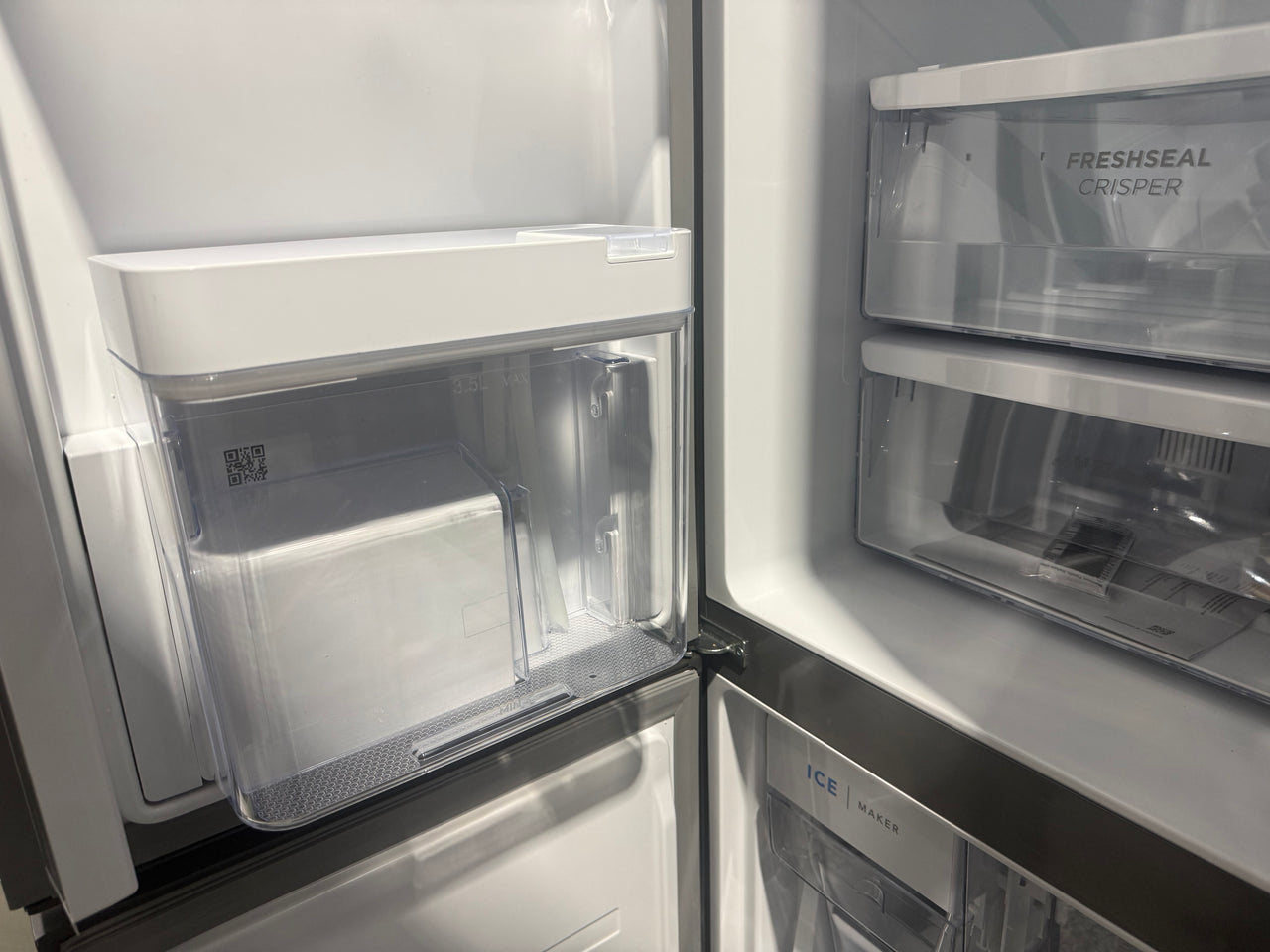 Factory Second Westinghouse 571L French Door Refrigerator – Non-Plumbed Ice & Water (WQE5760BB) - Second Hand Appliances Geebung