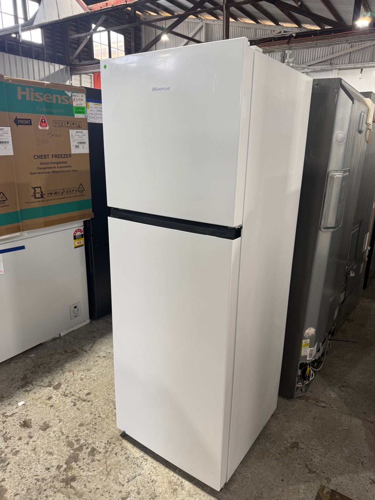 Factory second 326L Hisense Top Mount Frost Free Refrigerator – White - Second Hand Appliances Geebung