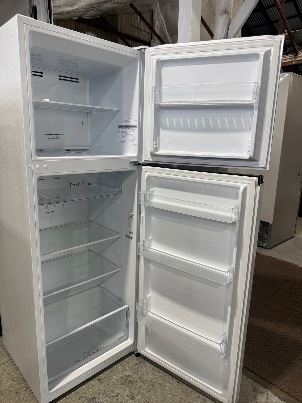 Factory second 326L Hisense Top Mount Frost Free Refrigerator – White - Second Hand Appliances Geebung