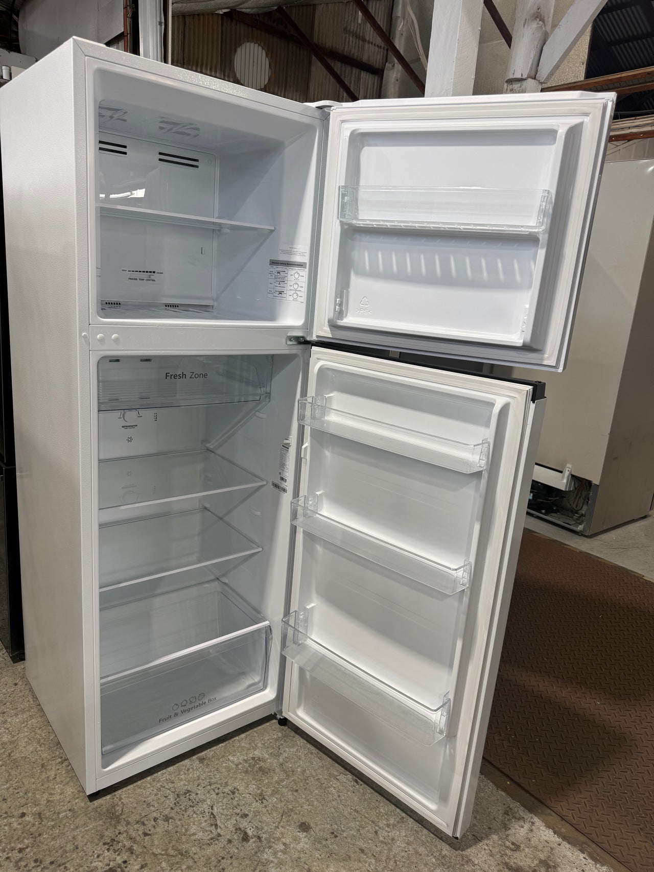Factory second 326L Hisense Top Mount Frost Free Refrigerator – White - Second Hand Appliances Geebung
