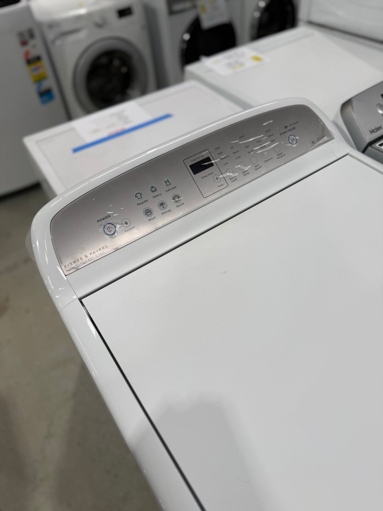 Factory second 8,5kg Fisher&Paykel top loader WA8560G1  Model:WA8560G1 - Second Hand Appliances Geebung