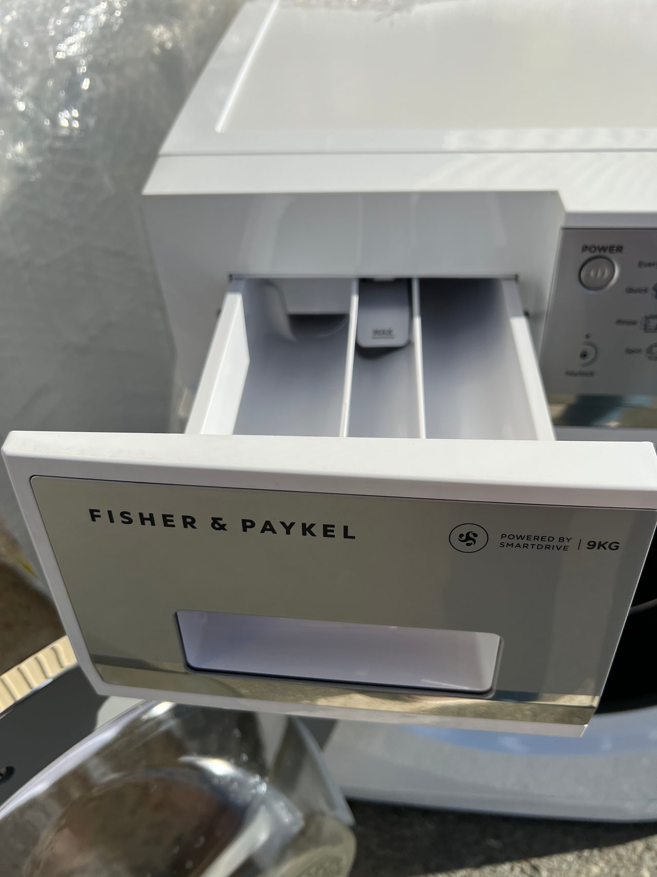 Factory second 9kg Fisher&Paykel front loader WH9060J3 - Second Hand Appliances Geebung