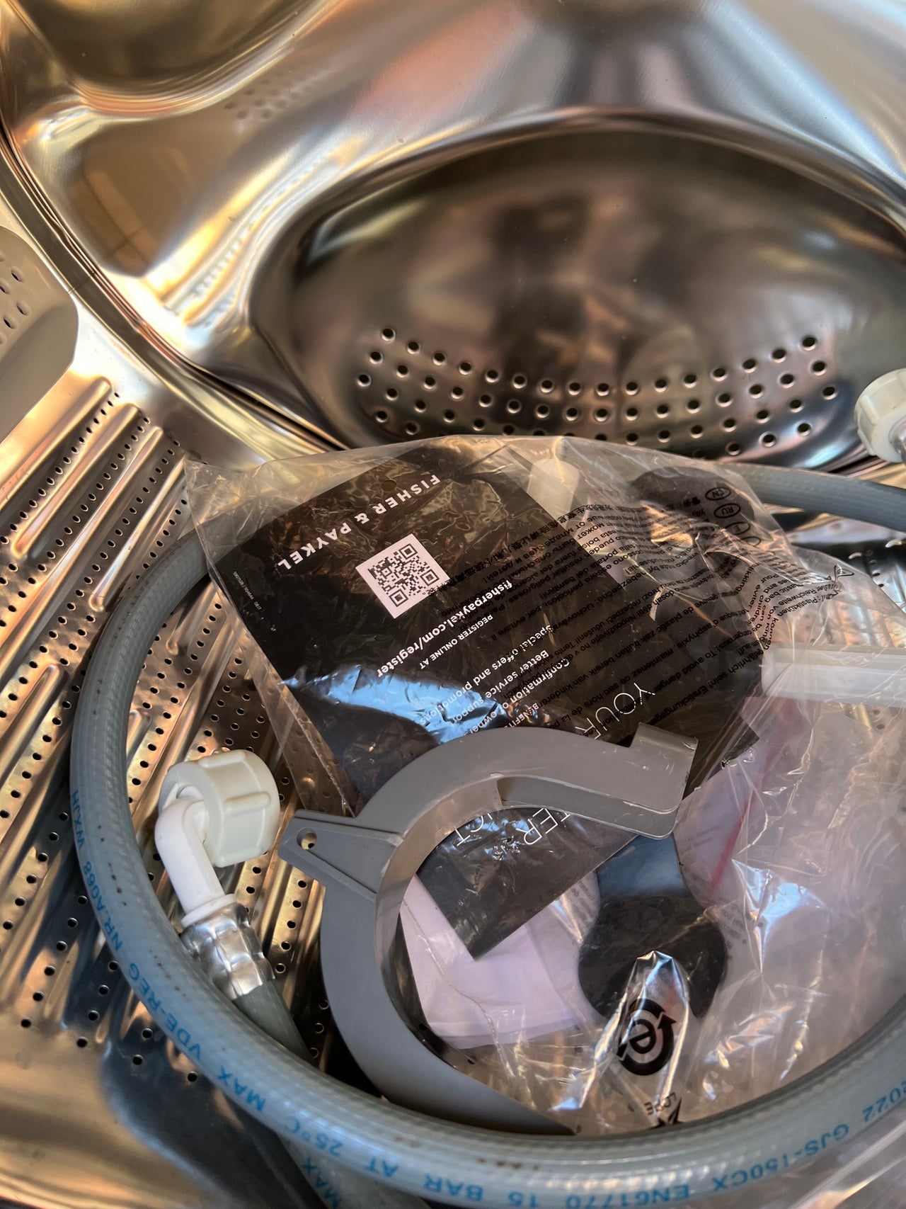 Factory second 9kg Fisher&Paykel front loader WH9060J3 - Second Hand Appliances Geebung