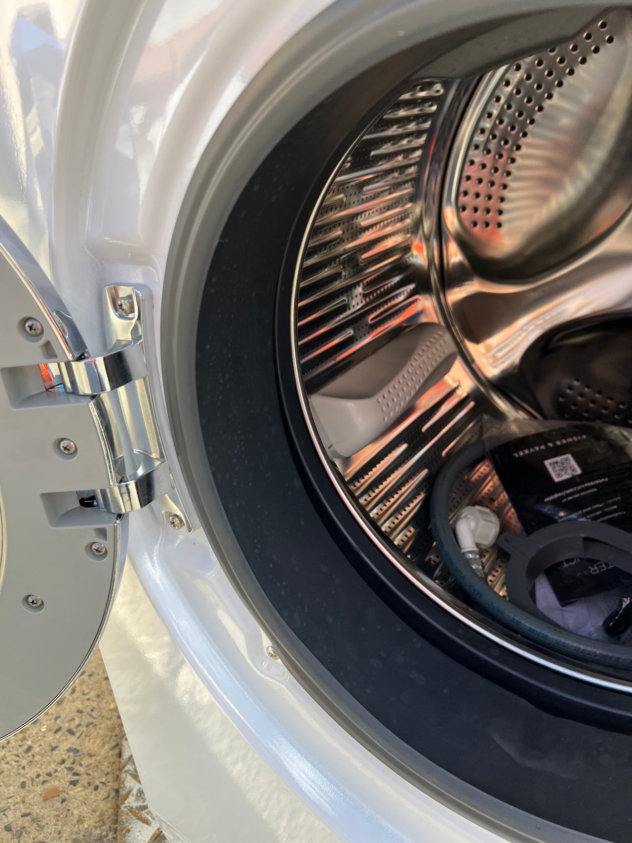 Factory second 9kg Fisher&Paykel front loader WH9060J3 - Second Hand Appliances Geebung