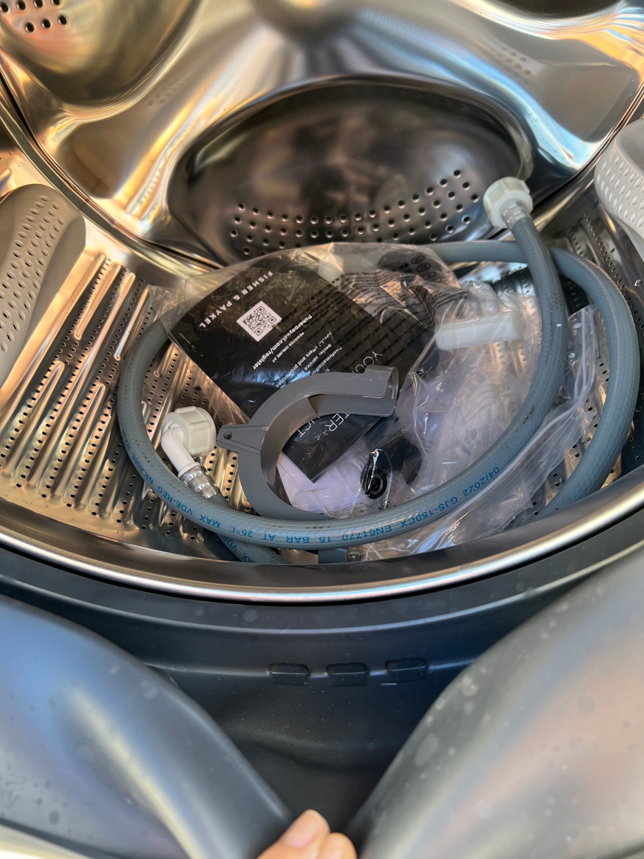 Factory second 9kg Fisher&Paykel front loader WH9060J3 - Second Hand Appliances Geebung