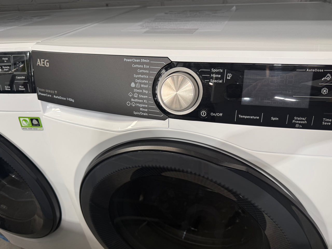 Factory second AEG 10kg 9000 Series Front Load Washing Machine  Model: LF9516O8Q - Second Hand Appliances Geebung