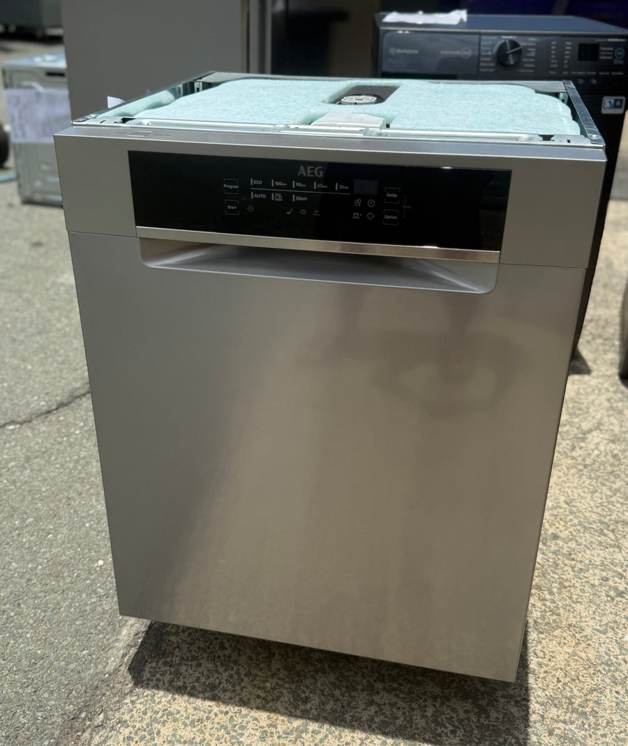 Factory second AEG 60 cm Built-Under ComfortLift Dishwasher — FFE93800PM - Second Hand Appliances Geebung