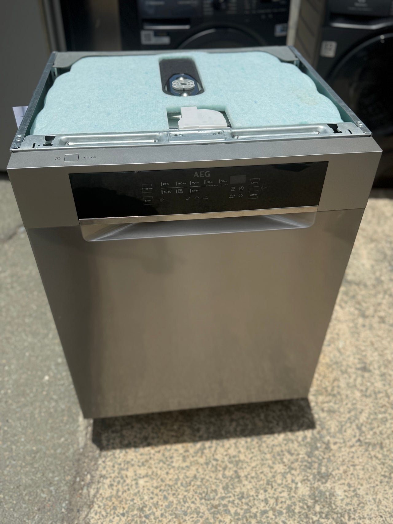 Factory second AEG 60 cm Built-Under ComfortLift Dishwasher — FFE93800PM - Second Hand Appliances Geebung