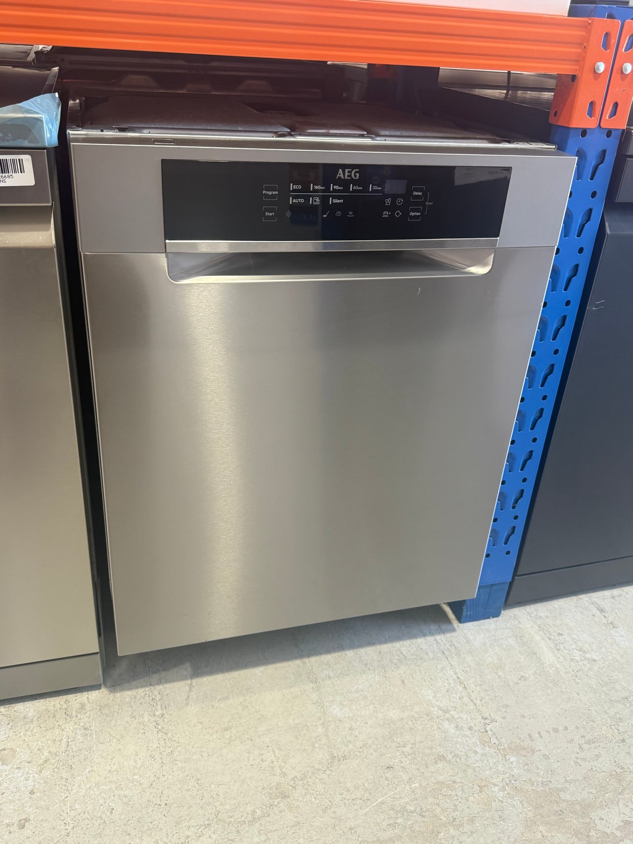 Factory second AEG 60 cm Built-Under ComfortLift Dishwasher — FFE93800PM - Second Hand Appliances Geebung