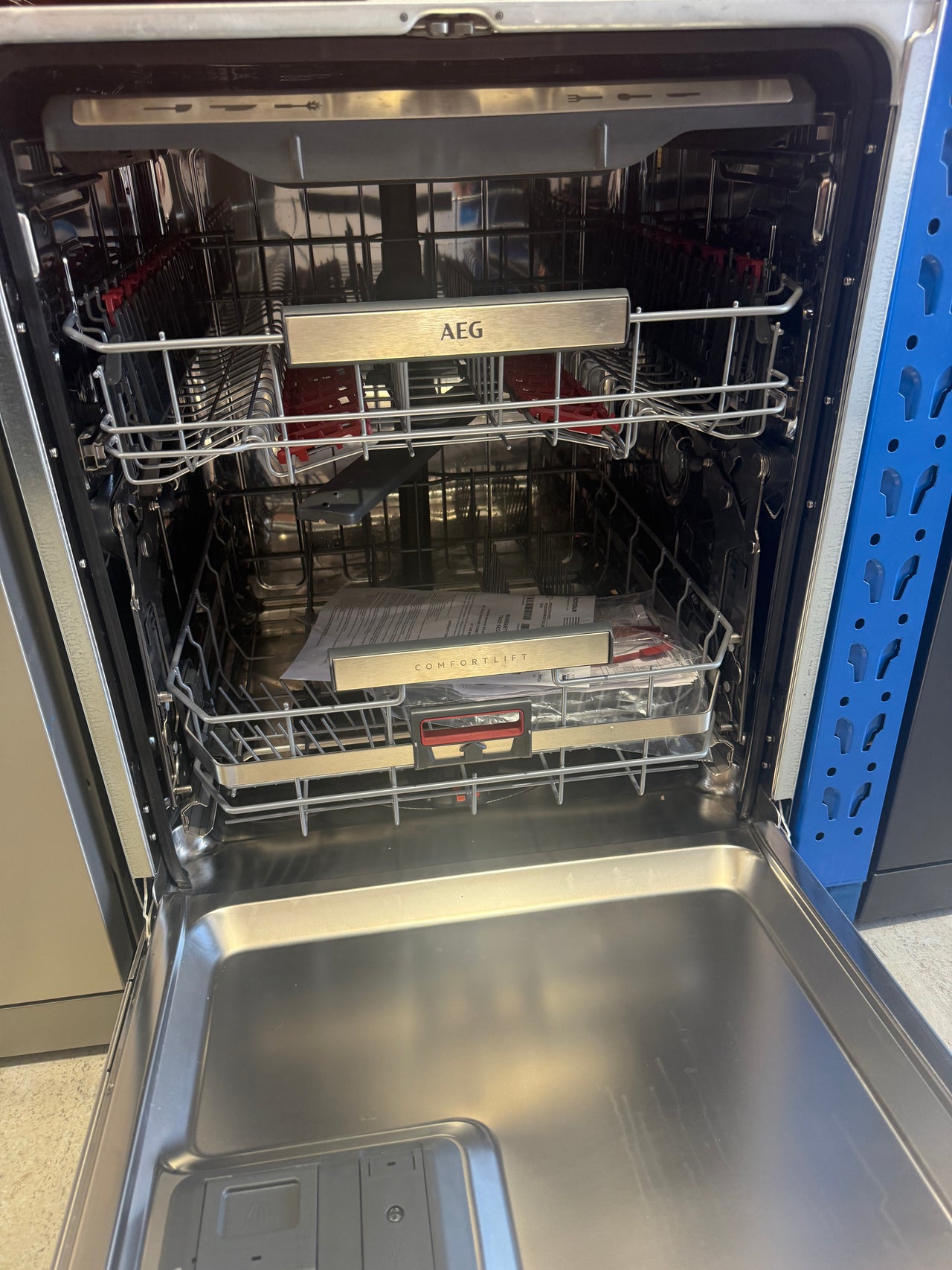 Factory second AEG 60 cm Built-Under ComfortLift Dishwasher — FFE93800PM - Second Hand Appliances Geebung