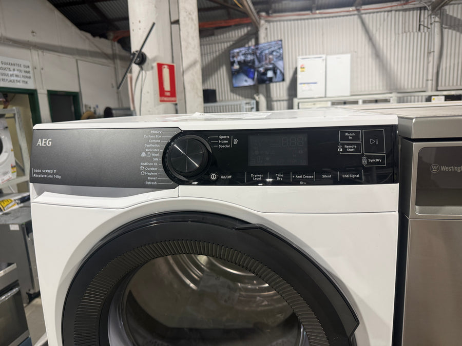 Factory second AEG 8kg 7000 Series Heat Pump Dryer – T738A4OBC - Second Hand Appliances Geebung