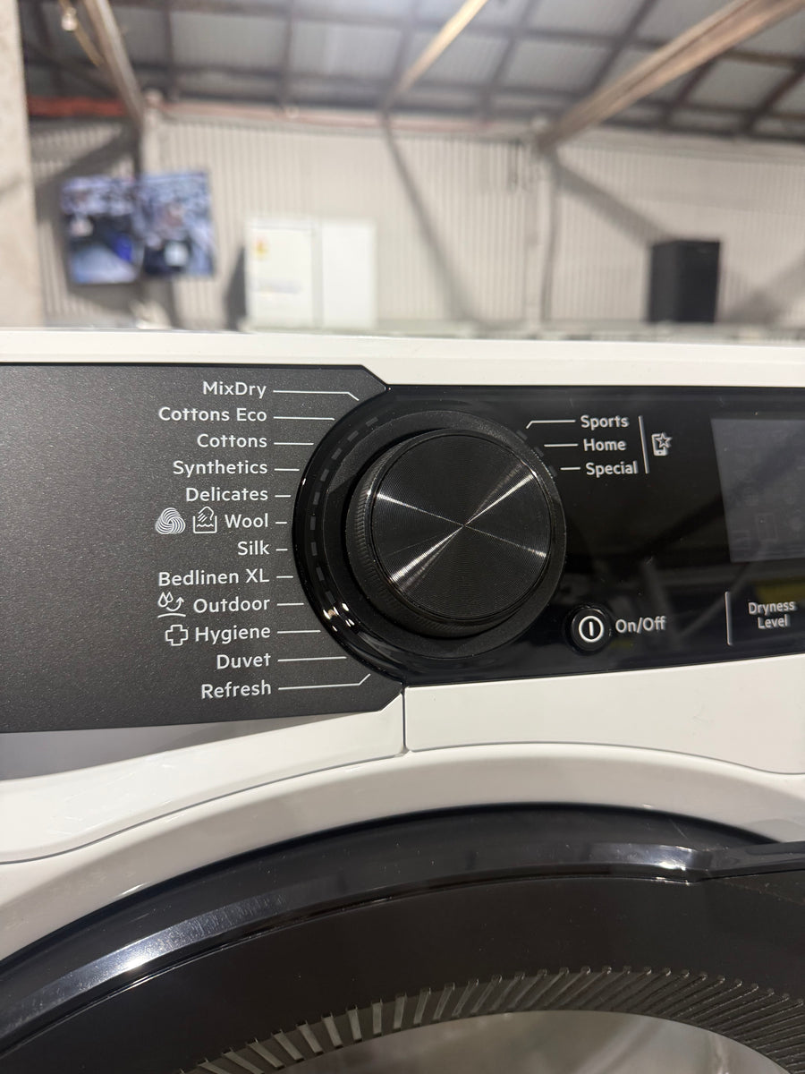 Factory second AEG 8kg 7000 Series Heat Pump Dryer – T738A4OBC - Second Hand Appliances Geebung