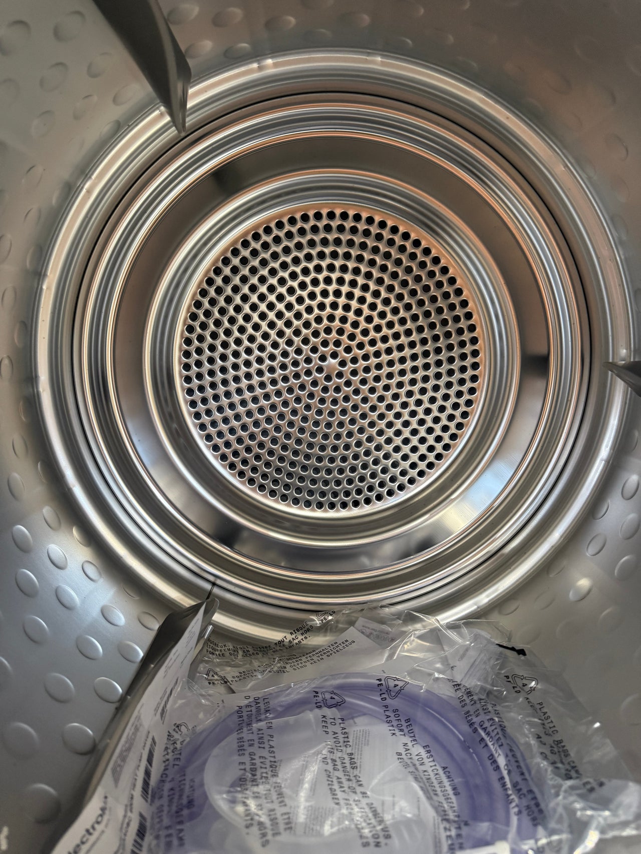 Factory second AEG 8kg 7000 Series Heat Pump Dryer – T738A4OBC - Second Hand Appliances Geebung