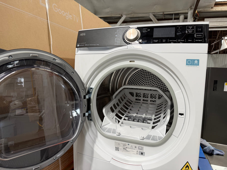Factory second AEG 9000 Series 9kg Heat Pump Dryer with ProSteam and 3D Scan T959M6ORS - Second Hand Appliances Geebung