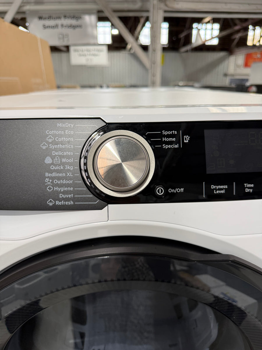 Factory second AEG 9000 Series 9kg Heat Pump Dryer with ProSteam and 3D Scan T959M6ORS - Second Hand Appliances Geebung