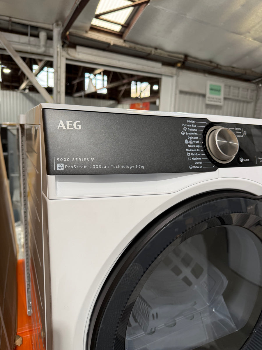 Factory second AEG 9000 Series 9kg Heat Pump Dryer with ProSteam and 3D Scan T959M6ORS - Second Hand Appliances Geebung