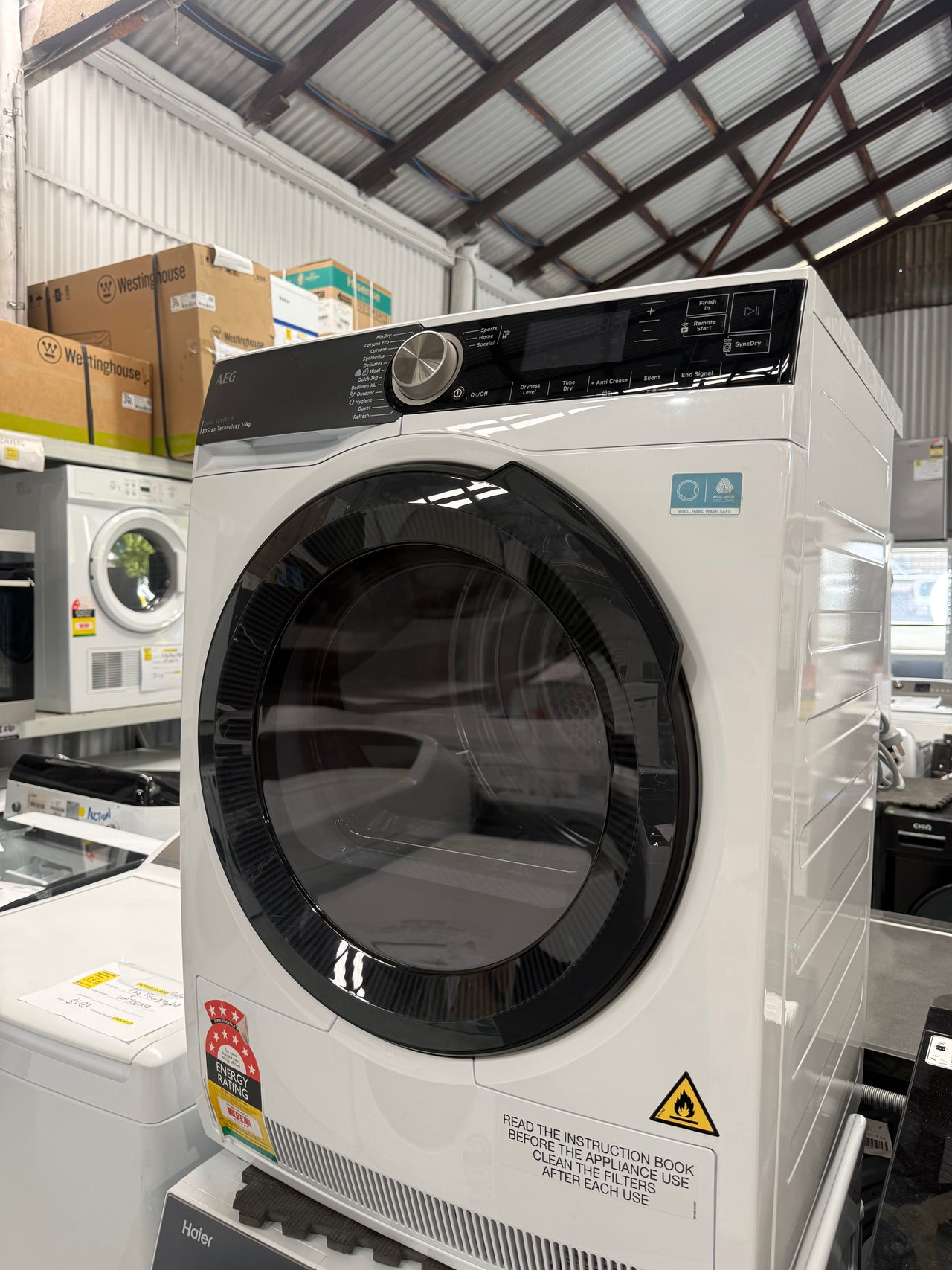 Factory second AEG 9kg 8000 Series Heat Pump Dryer – T859M6OBC - Second Hand Appliances Geebung