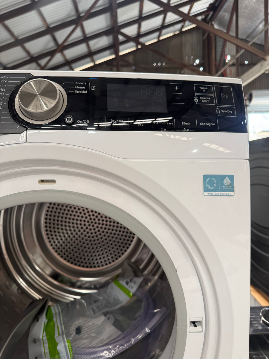 Factory second AEG 9kg 8000 Series Heat Pump Dryer – T859M6OBC - Second Hand Appliances Geebung