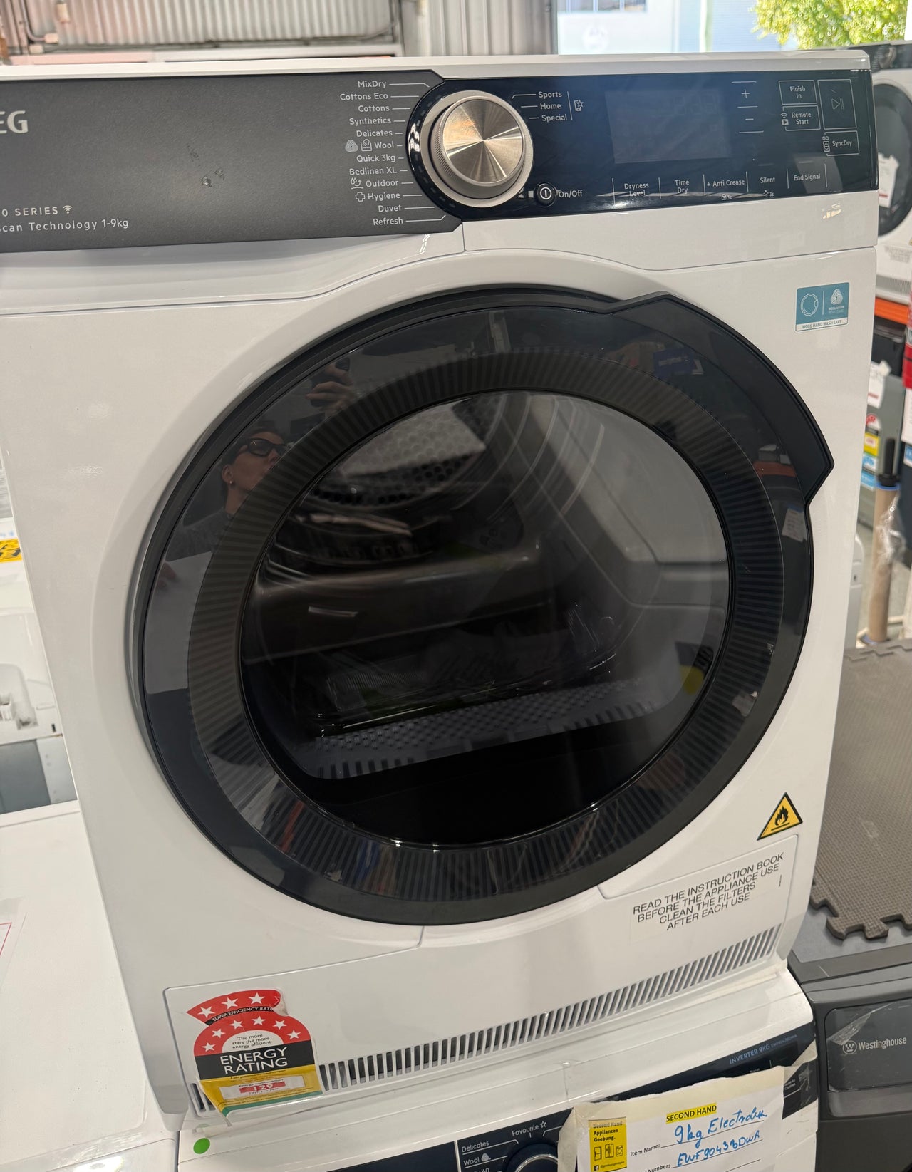 Factory second AEG 9kg 8000 Series Heat Pump Dryer with 3DScan Model: T859M6OBC - Second Hand Appliances Geebung