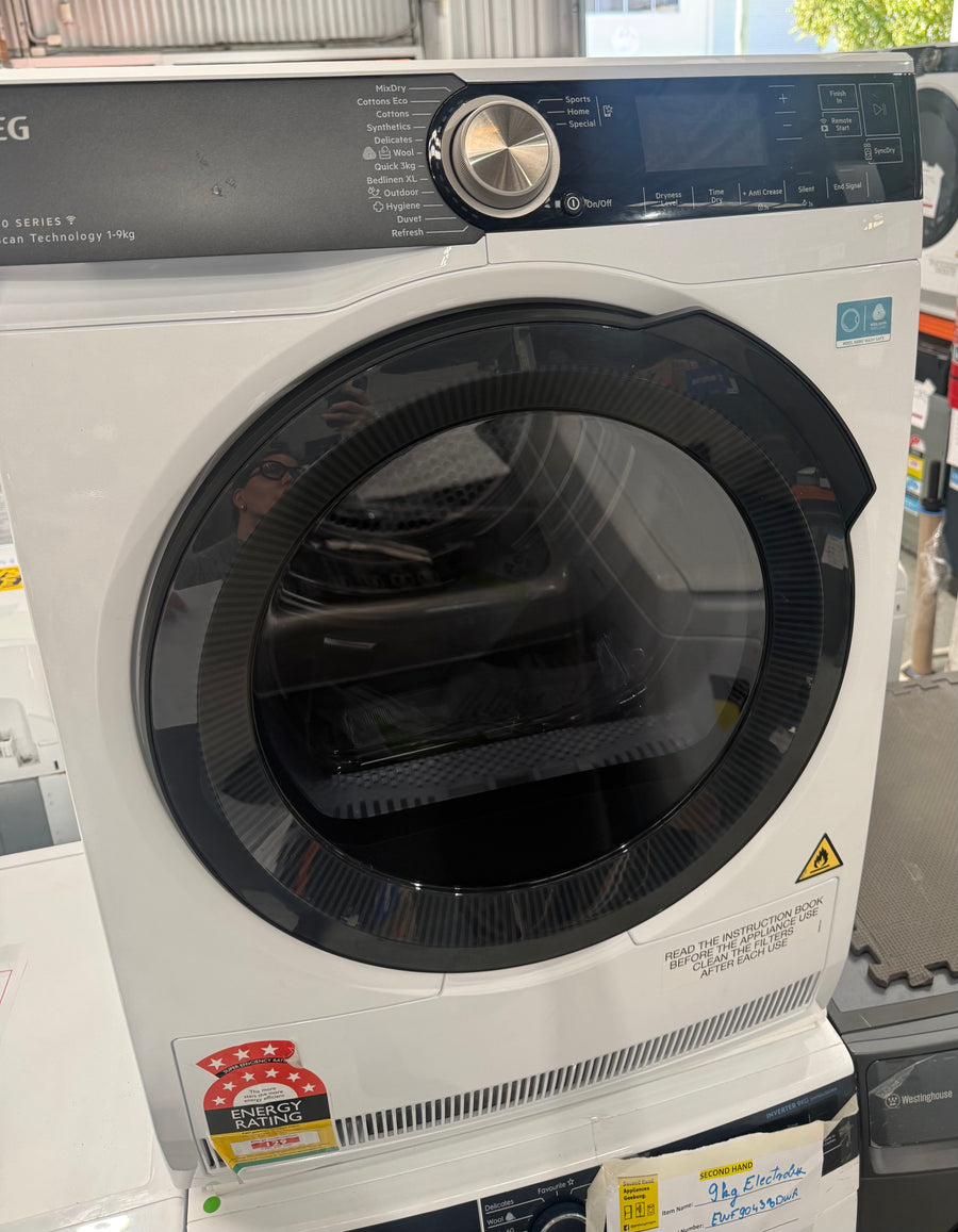 Factory second AEG 9kg 8000 Series Heat Pump Dryer with 3DScan Model: T859M6OBC - Second Hand Appliances Geebung