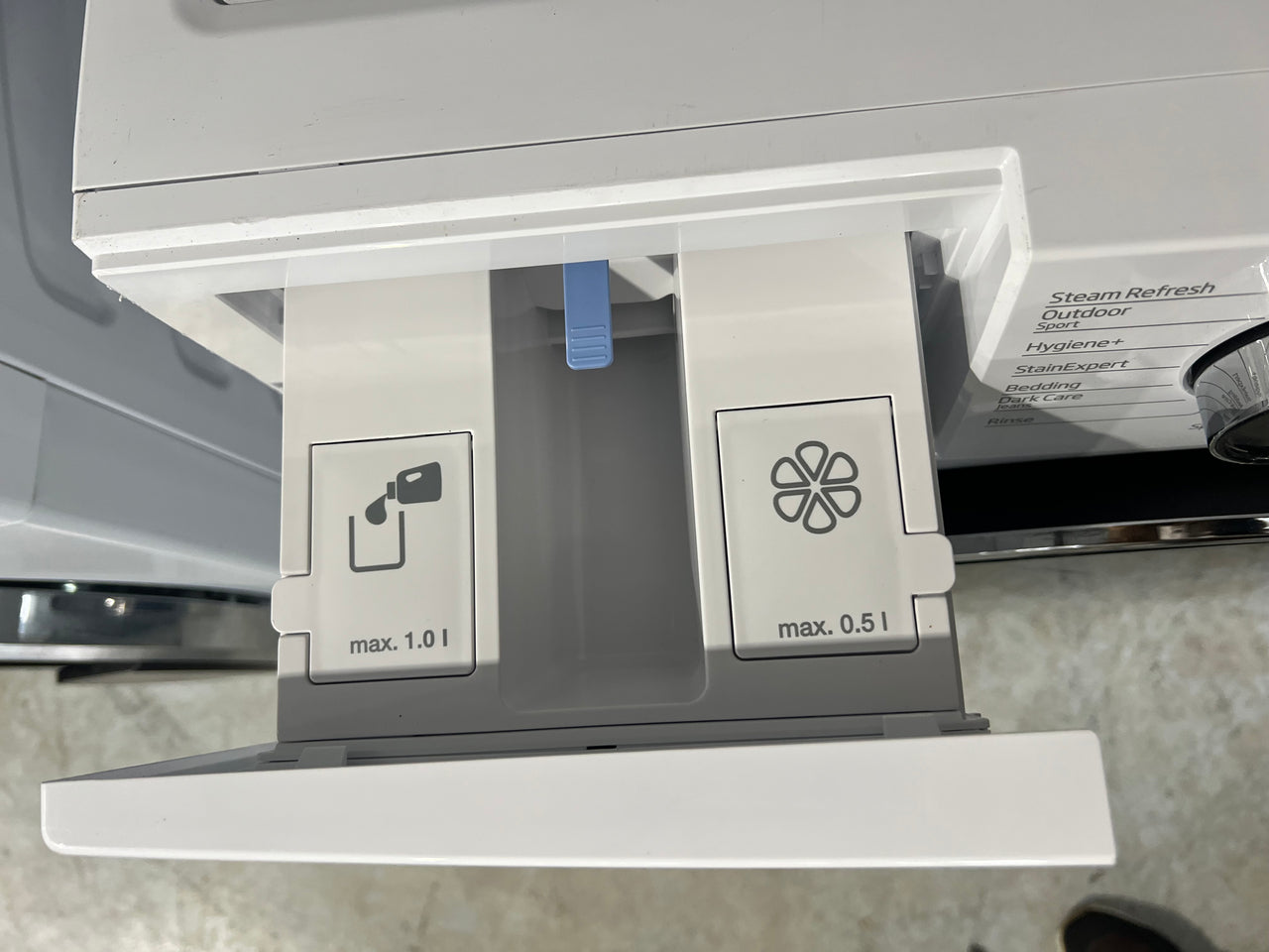 Beko 9kg front loader washing machine BFLB902ADW auto dose system