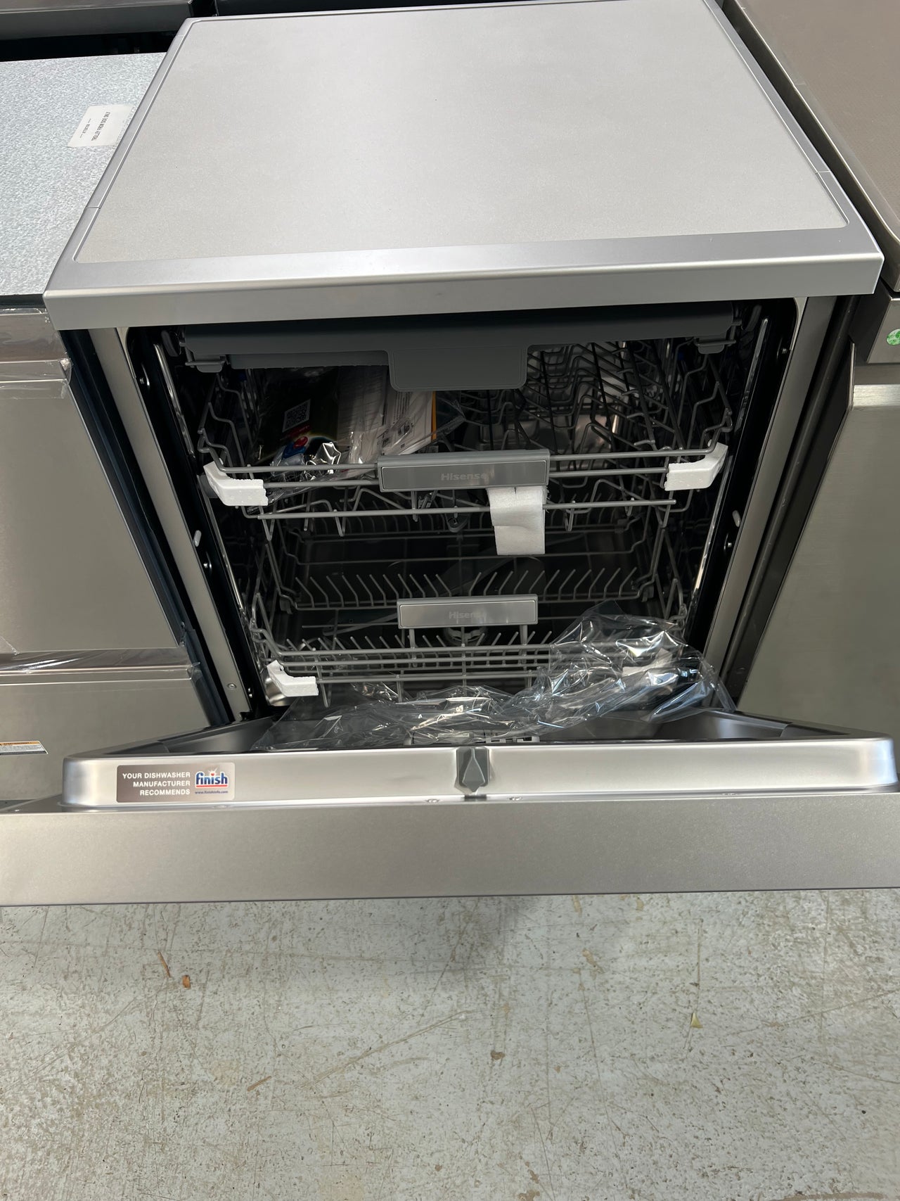 Hisense 60cm Freestanding Stainless Steel Dishwasher Model: HSCM15FS Inside 