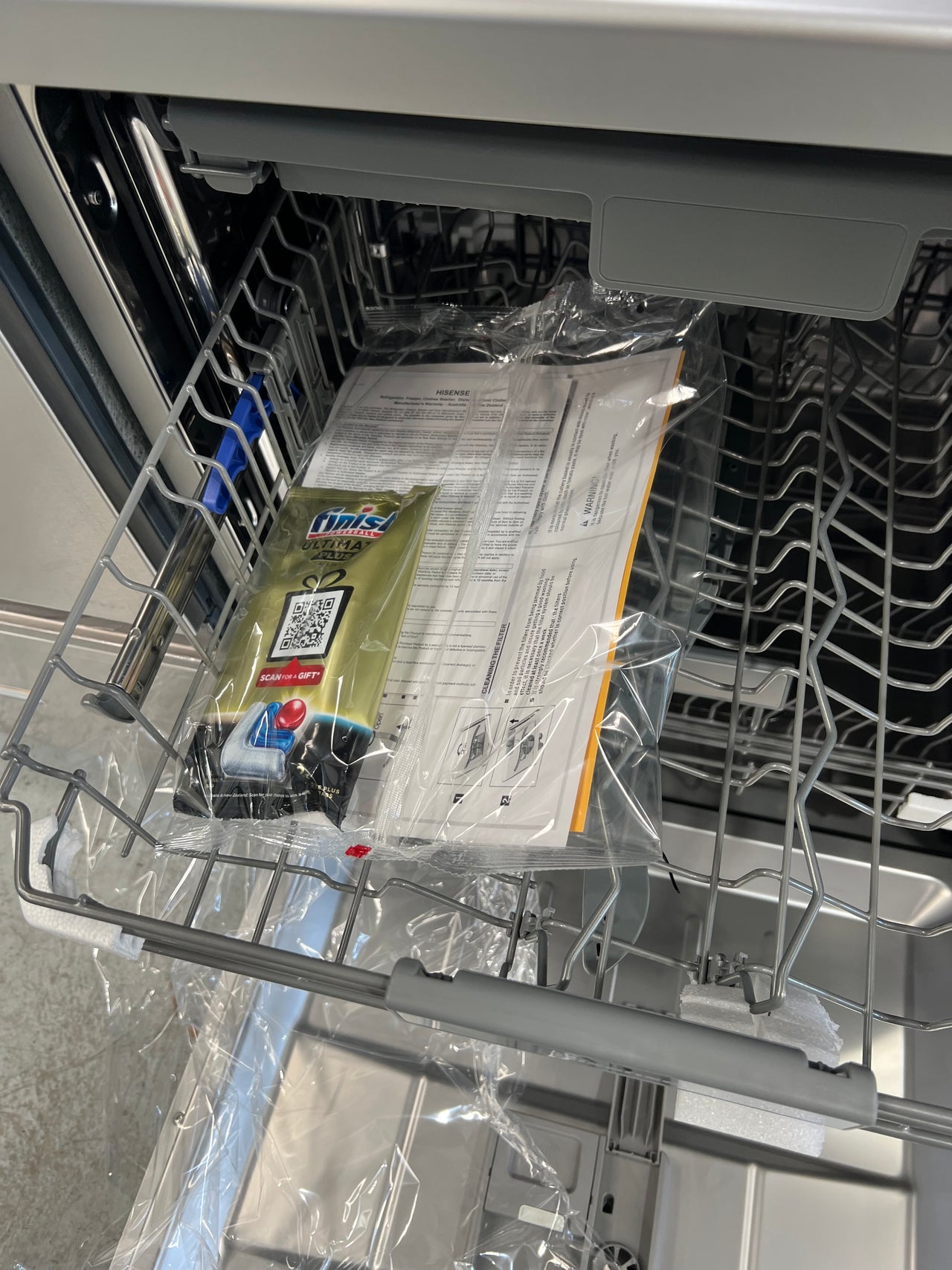 Factory second/Carton damaged Hisense 60cm Freestanding Stainless Steel Dishwasher Model: HSCM15FS - Second Hand Appliances Geebung