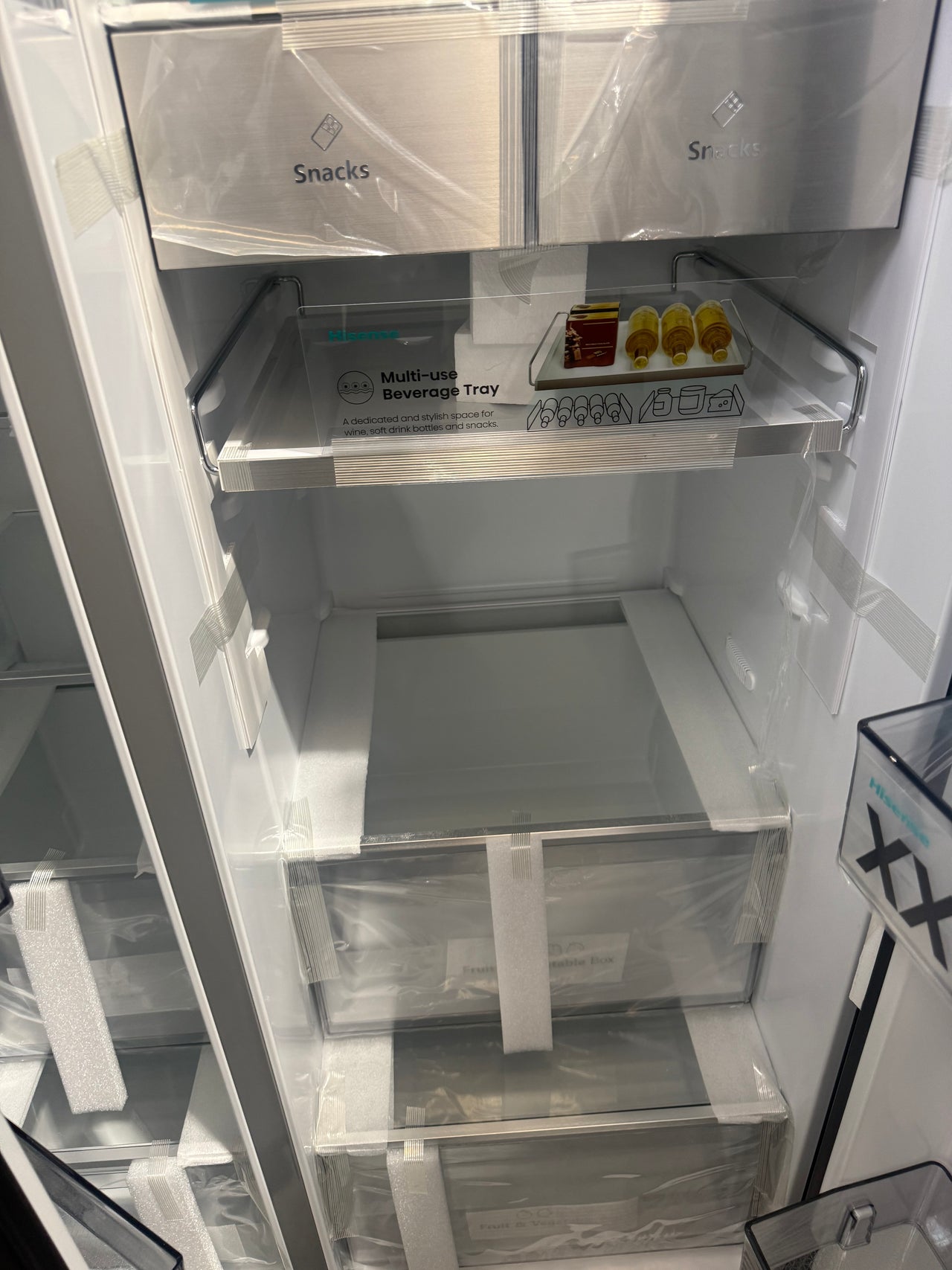 Factory second/Carton damaged Hisense 652L PureFlat Side-by-Side Refrigerator – Black Steel HRSBS652B - Second Hand Appliances Geebung