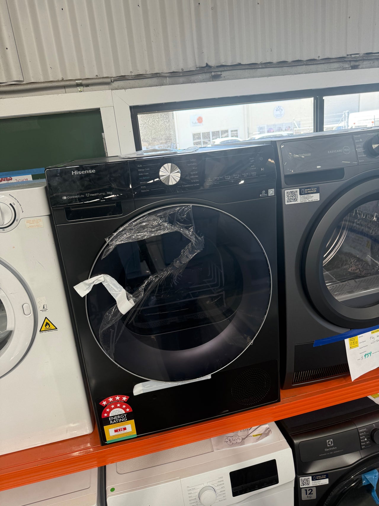 Factory second/Carton damaged Hisense 9 kg Series 7 Heat Pump Dryer — Model HDF7S90HB - Second Hand Appliances Geebung