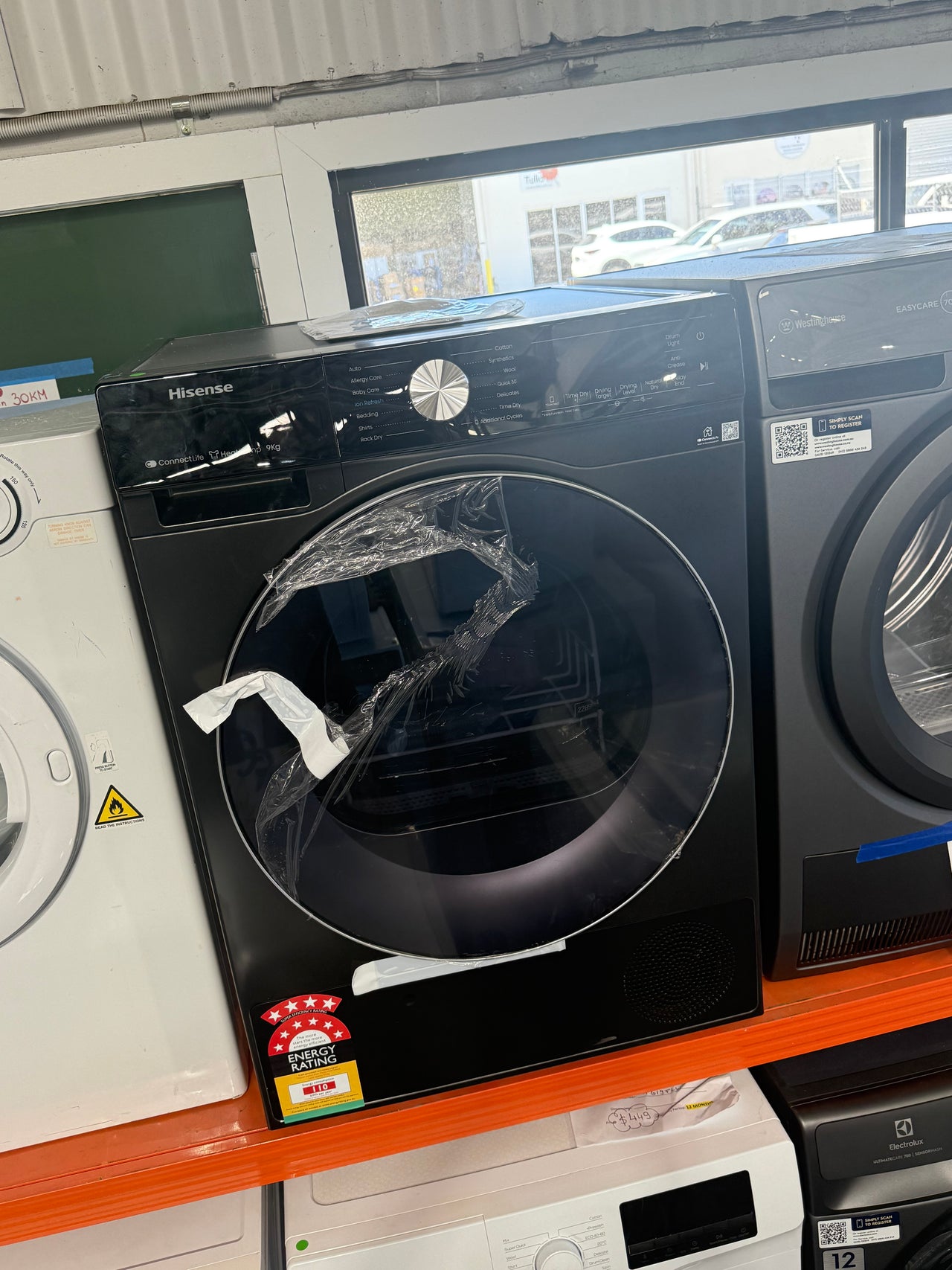 Factory second/Carton damaged Hisense 9 kg Series 7 Heat Pump Dryer — Model HDF7S90HB - Second Hand Appliances Geebung
