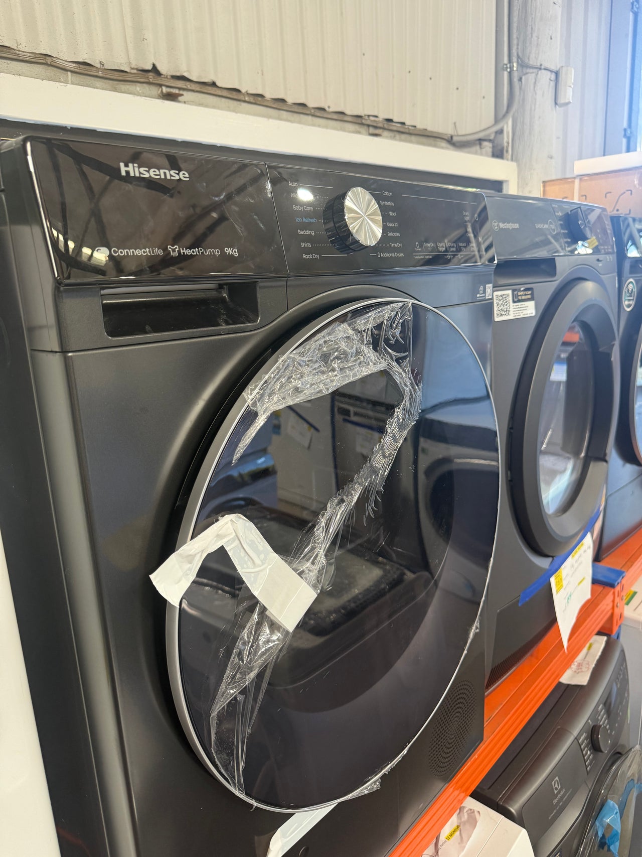 Factory second/Carton damaged Hisense 9 kg Series 7 Heat Pump Dryer — Model HDF7S90HB - Second Hand Appliances Geebung