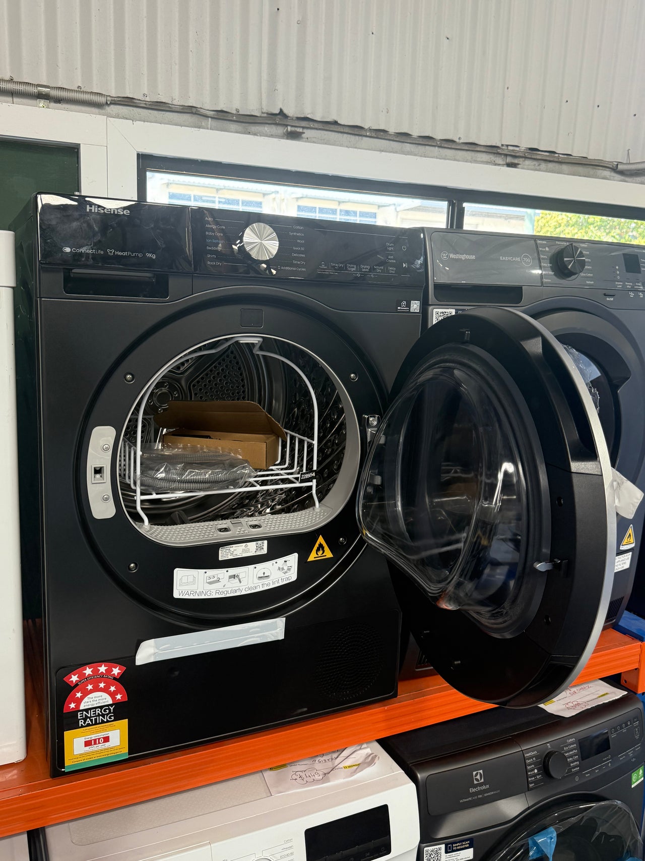 Factory second/Carton damaged Hisense 9 kg Series 7 Heat Pump Dryer — Model HDF7S90HB - Second Hand Appliances Geebung