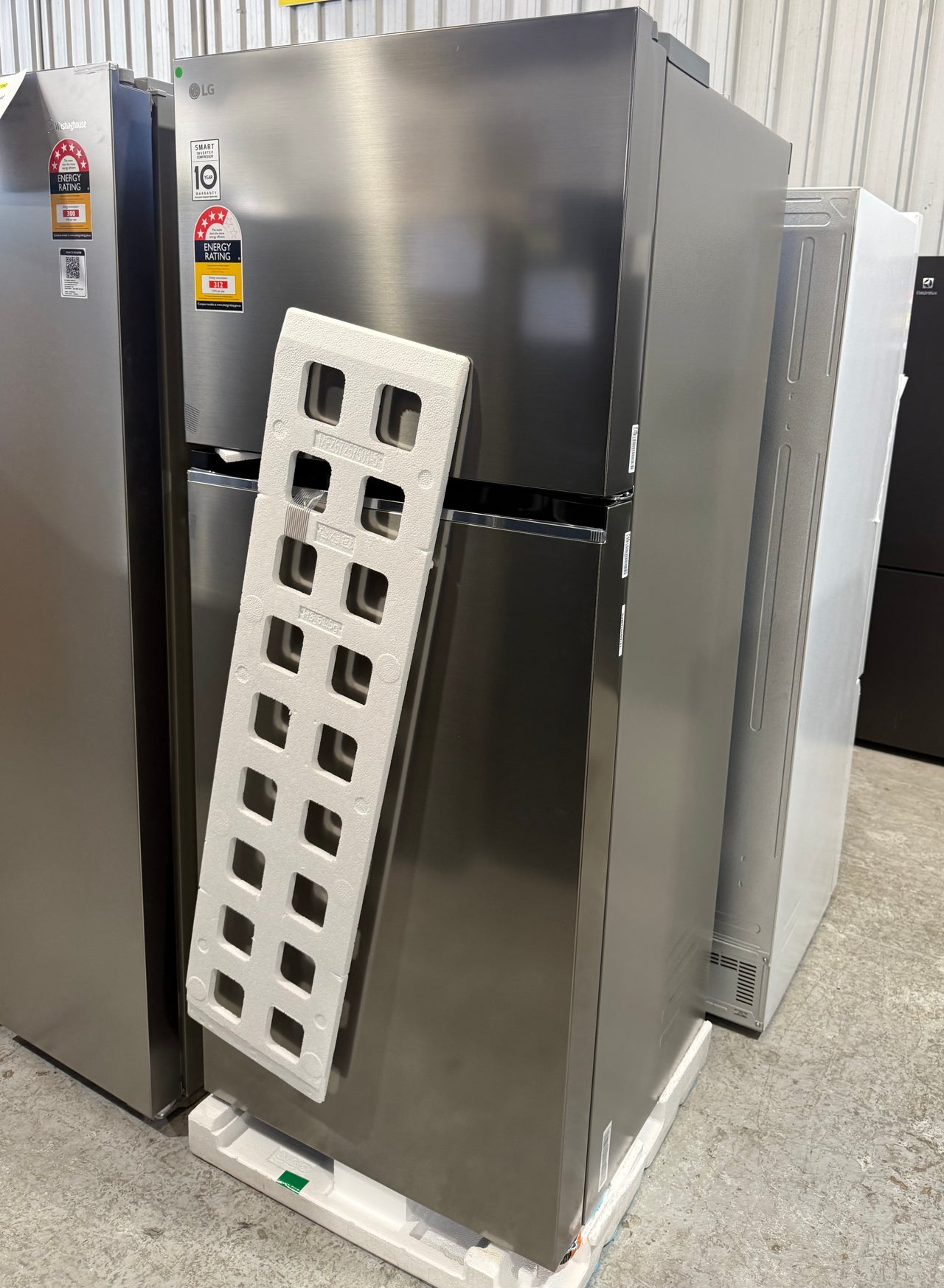 Factory second/Carton damaged LG 375L Top Mount Refrigerator – Stainless Finish Model: GT-5S - Second Hand Appliances Geebung