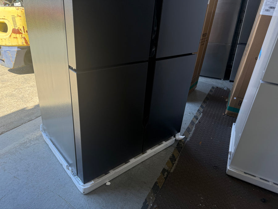 Factory second/Carton damaged Westinghouse 564L French Quad Door Refrigerator – Matte Charcoal Black WQE5600BA - Second Hand Appliances Geebung