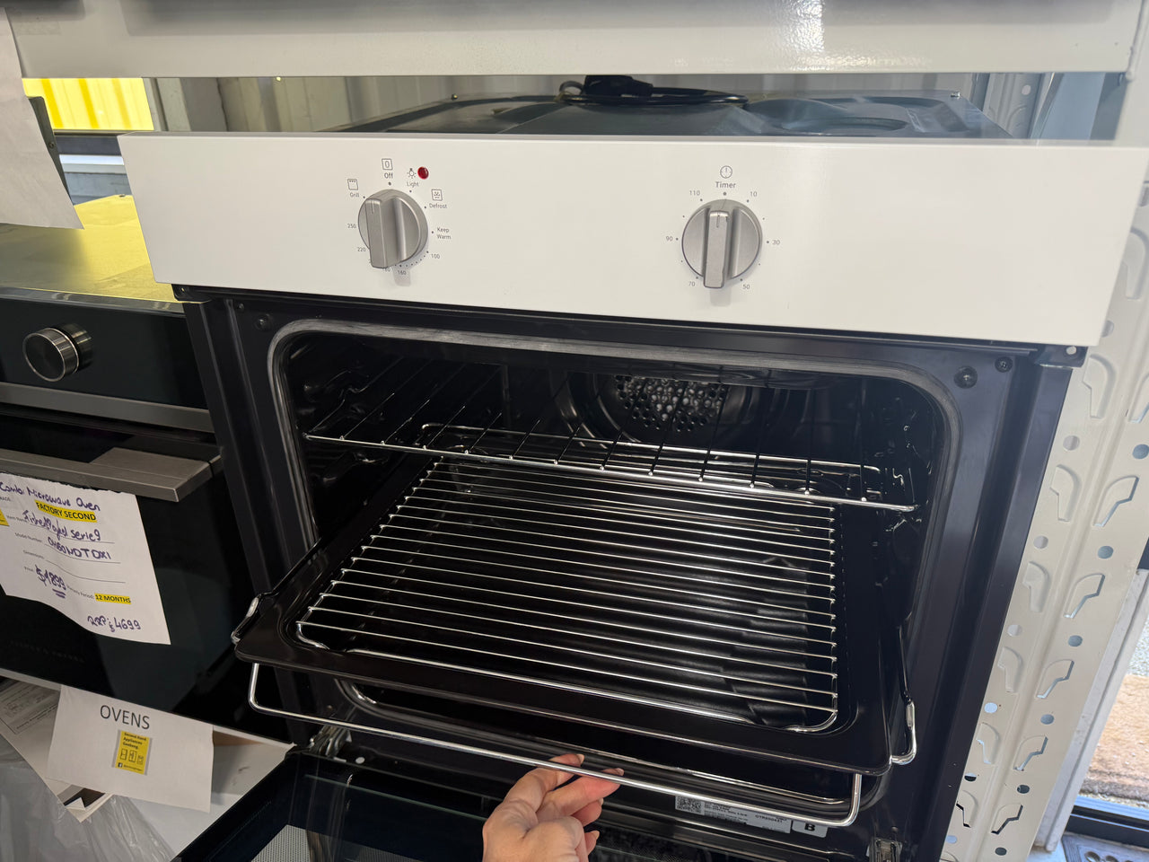 Factory second Chef CVE612WB 60cm Built-In Electric Oven – White - Second Hand Appliances Geebung