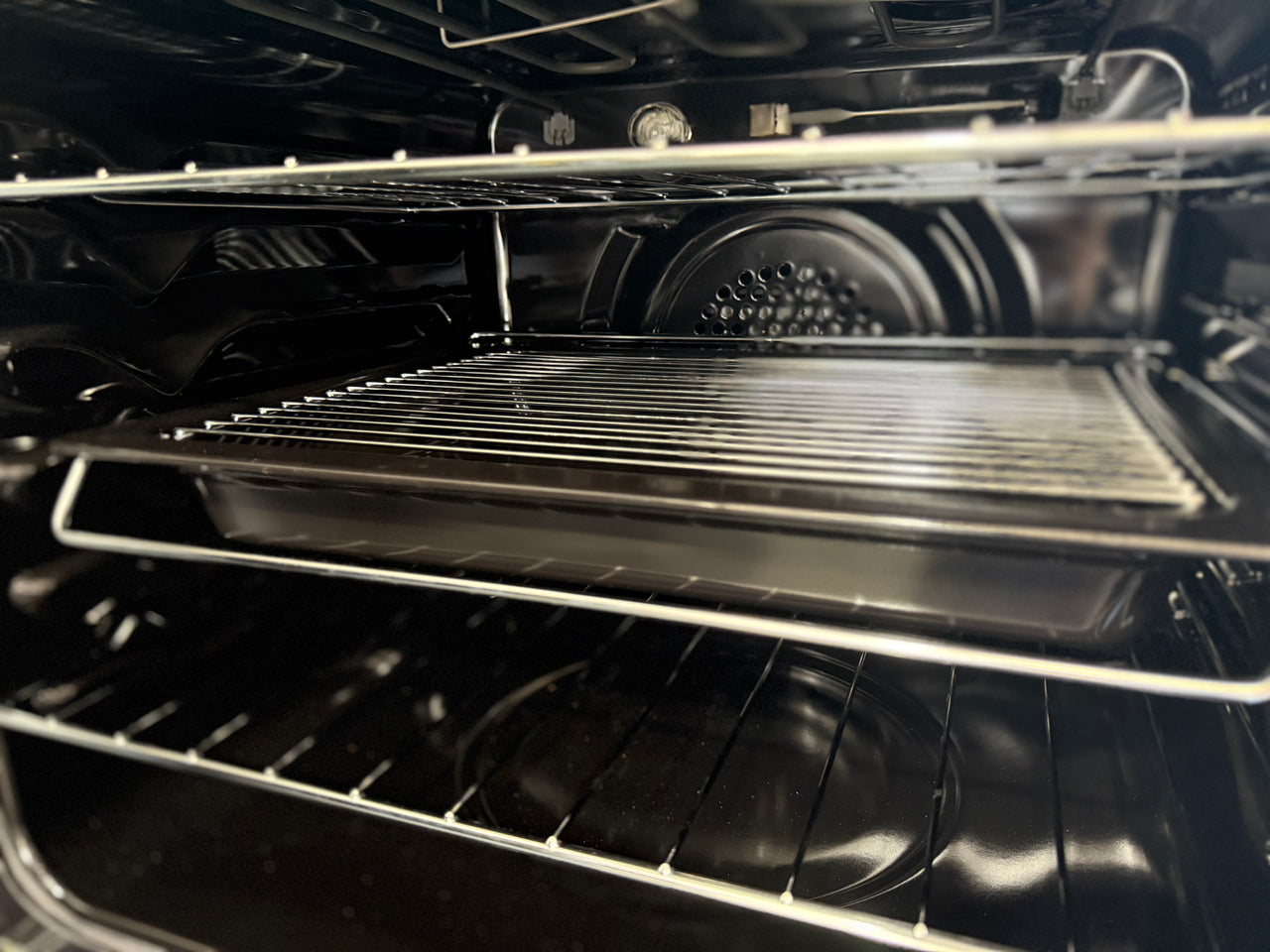 Factory second Chef CVE612WB 60cm Built-In Electric Oven – White - Second Hand Appliances Geebung