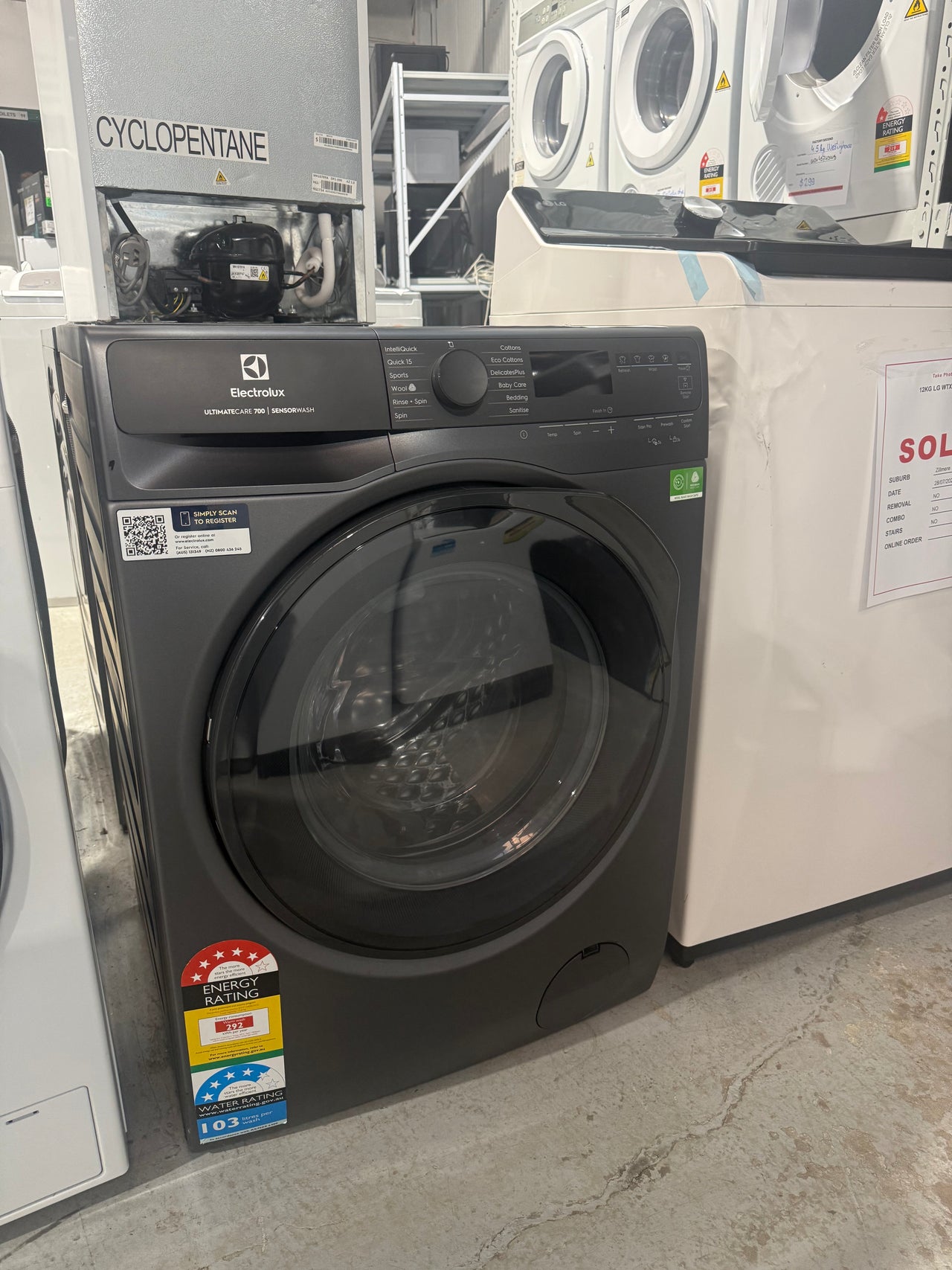 Factory second Electrolux 12kg UltimateCare 700 Front Load Washing Machine – Dark Onyx EWF1243R7SCS - Second Hand Appliances Geebung