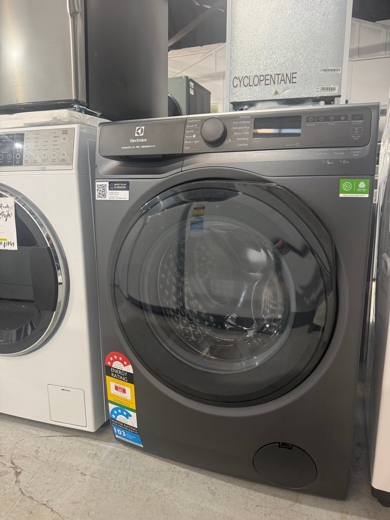 Factory second Electrolux 12kg UltimateCare 700 Front Load Washing Machine – Dark Onyx EWF1243R7SCS - Second Hand Appliances Geebung